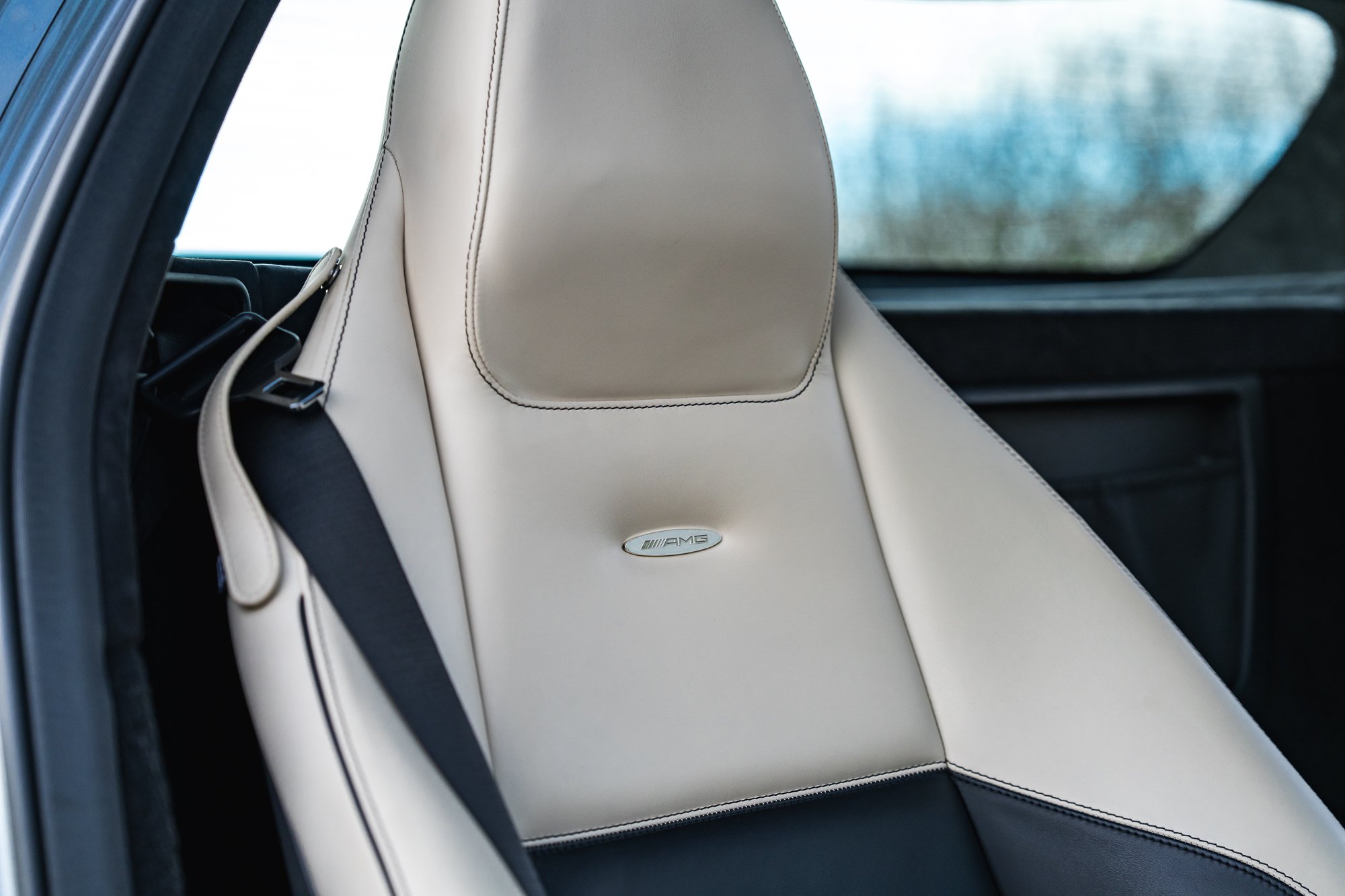 Mercedes-Benz_SLS_AMG_interior-8.jpg