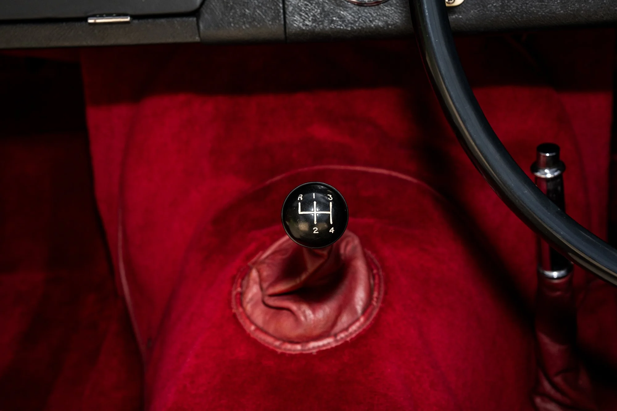 Jensen_541R_interior-18.jpg