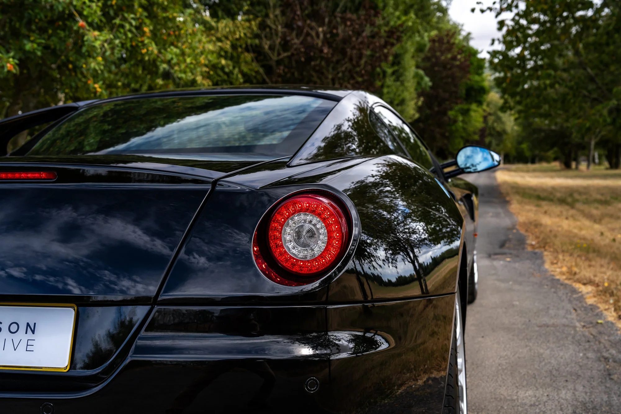 Ferrari_599_GTB_exterior-9.jpg