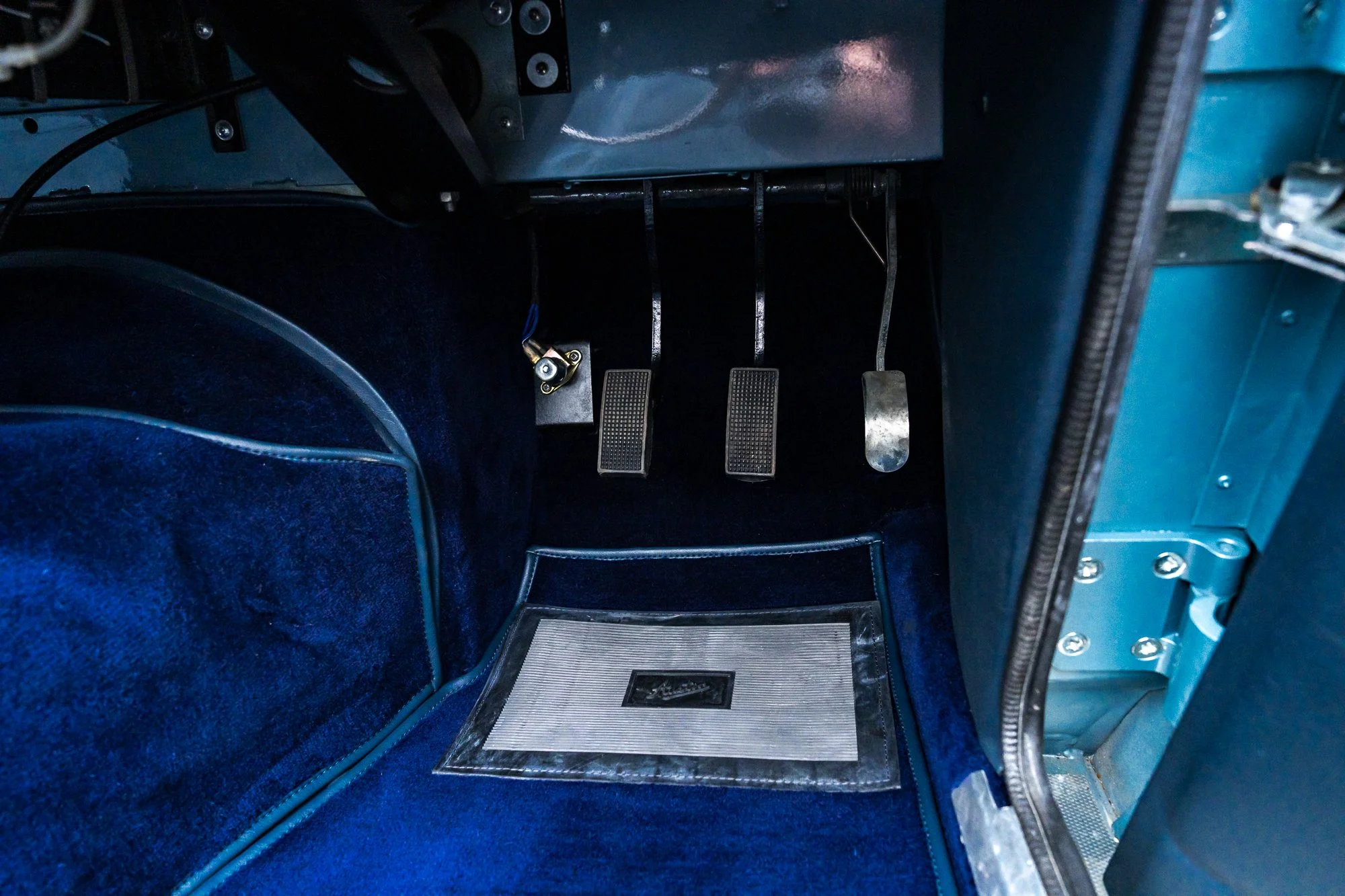 Austin Healey 3000_interior-12.jpg