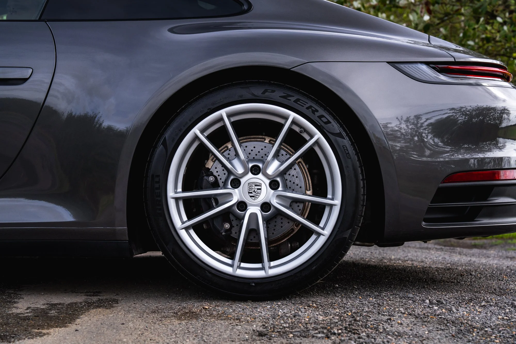 Porsche_911_Carrera_4_exterior1-3.jpg