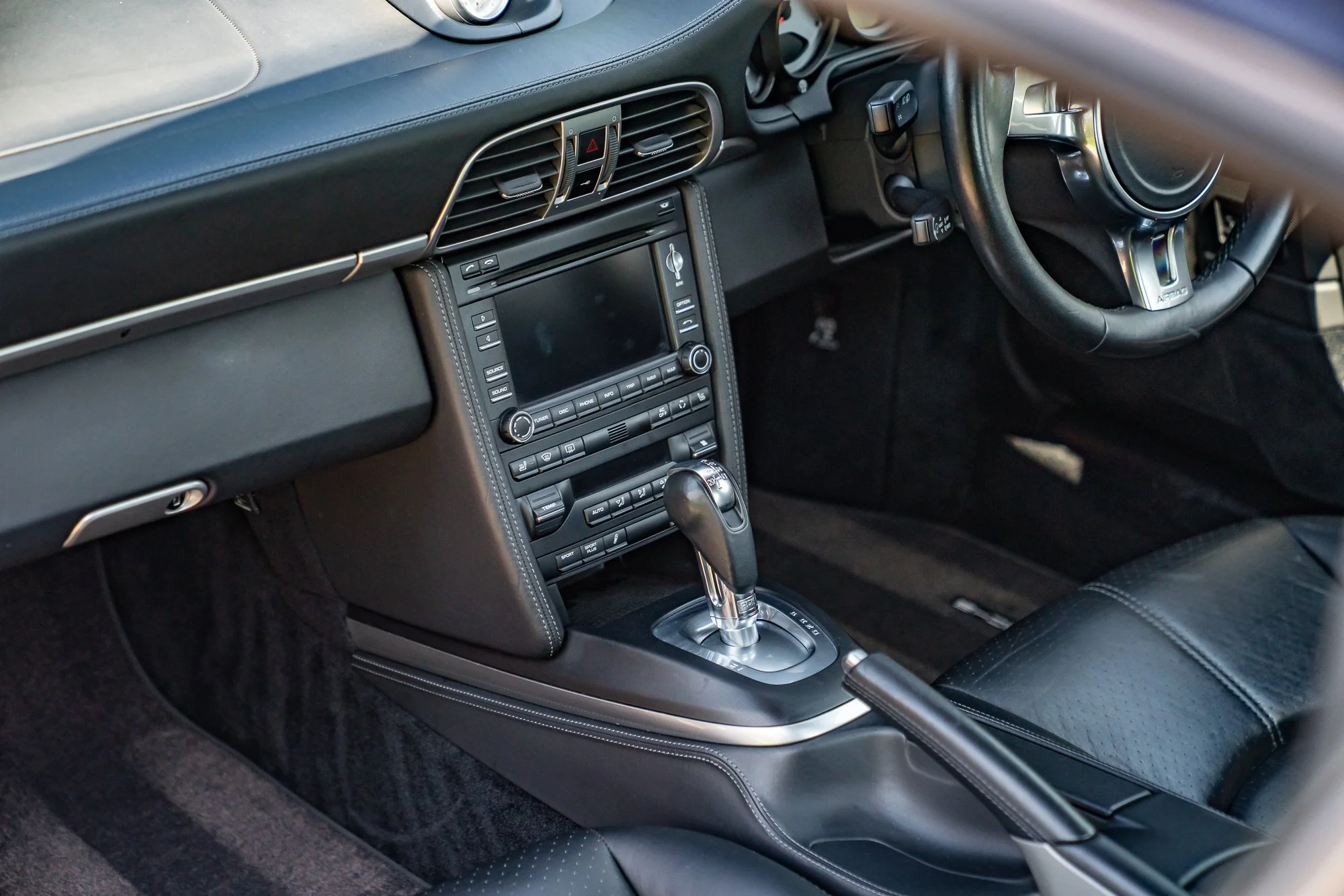 Porsche_911_Turbo S_interior-28.jpg