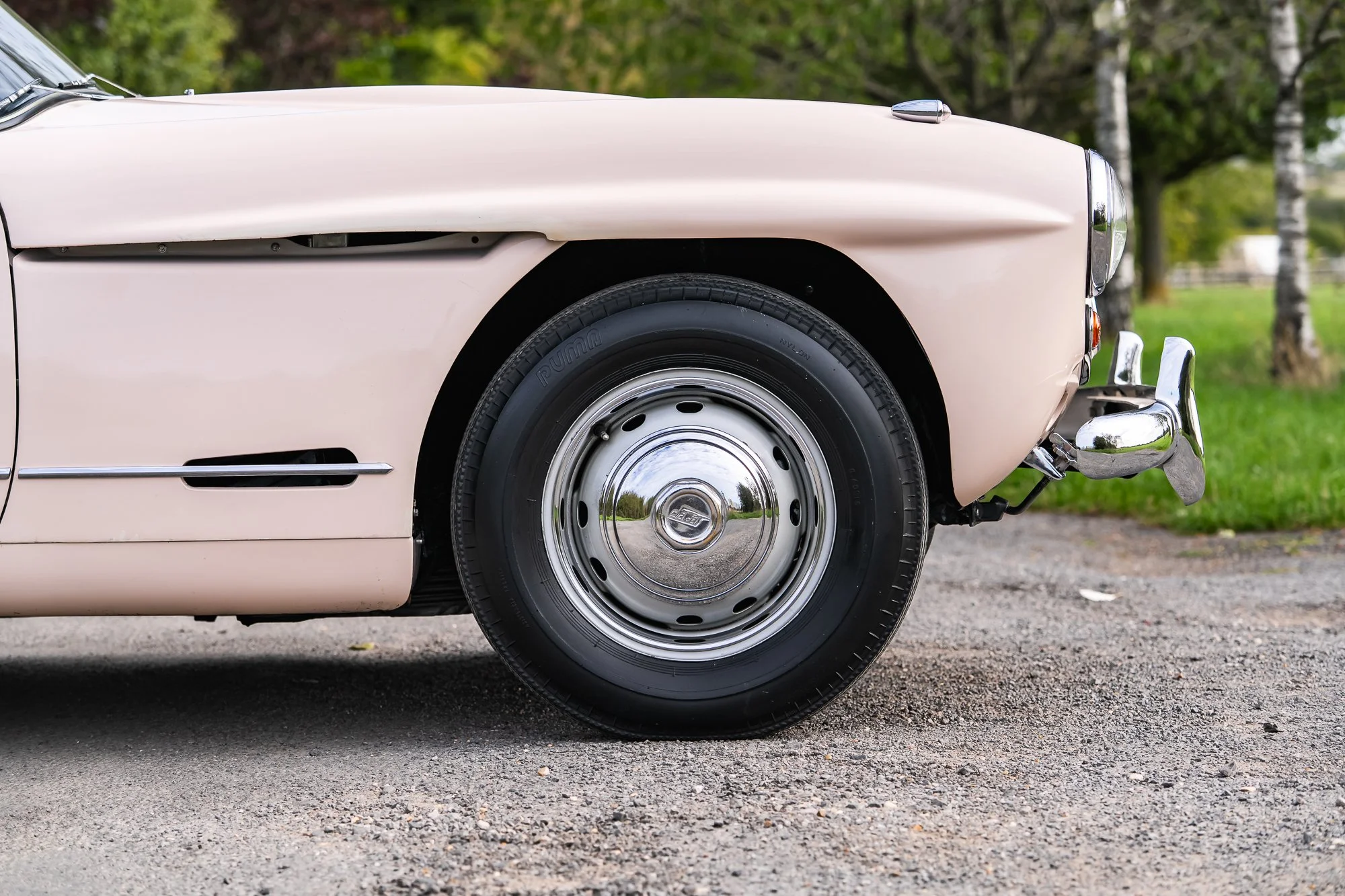 Jensen_541R_exterior1-3.jpg