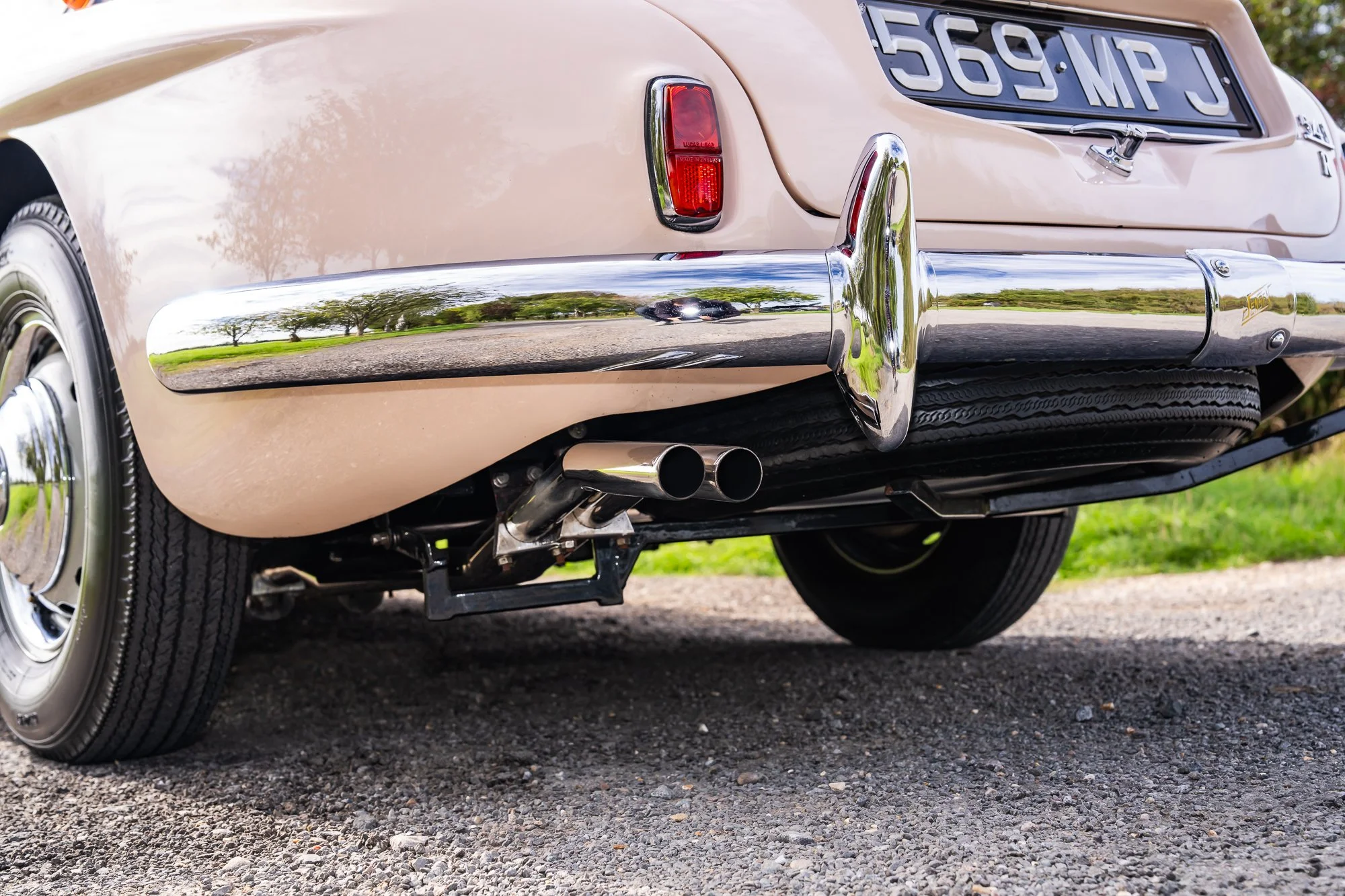 Jensen_541R_exterior-3.jpg