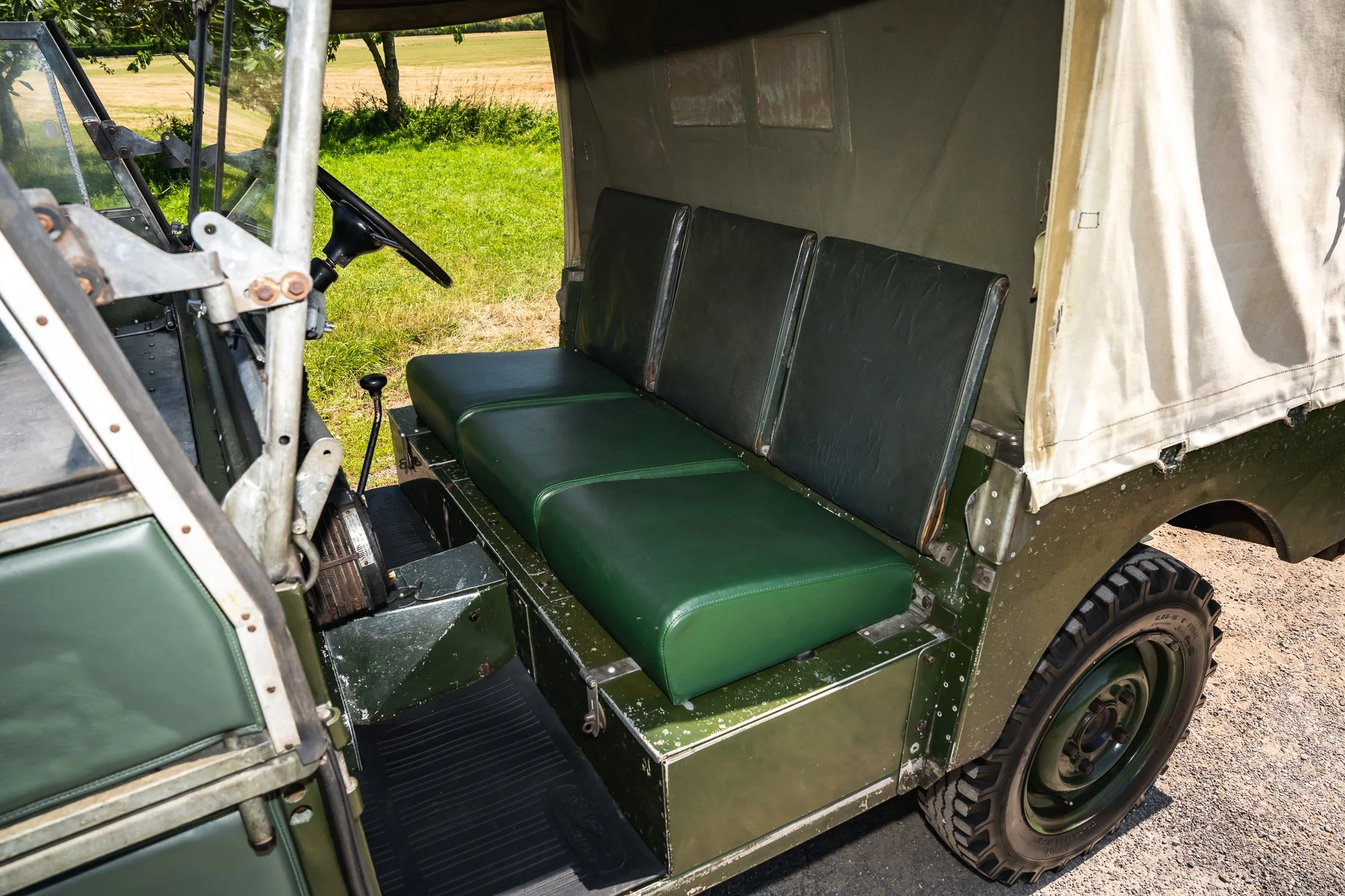 LandRover_Series1_interior-4.jpg