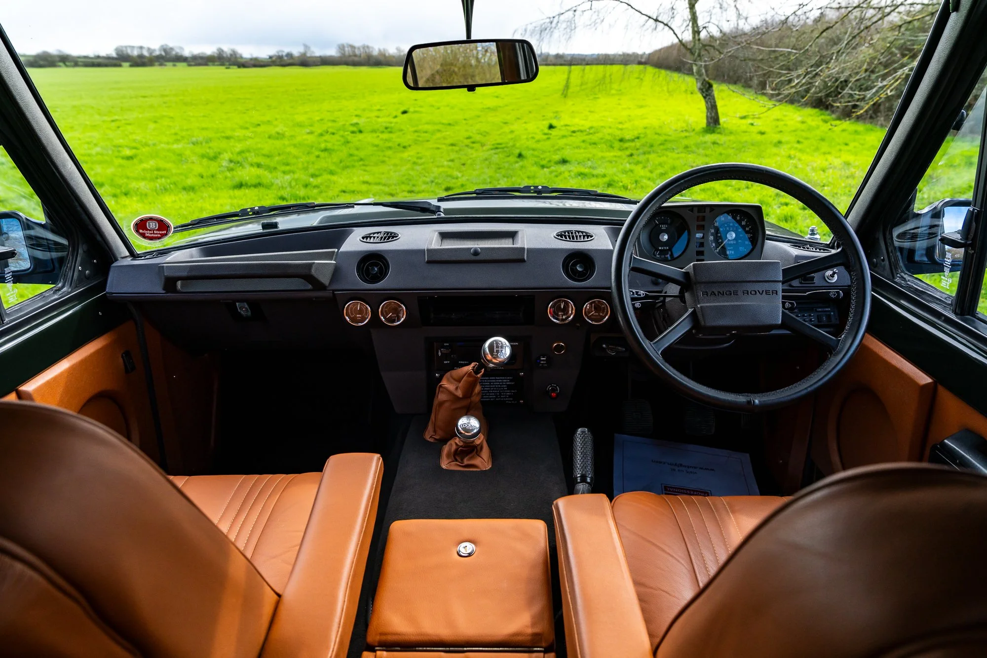 Range Rover V8_interior-31.jpg