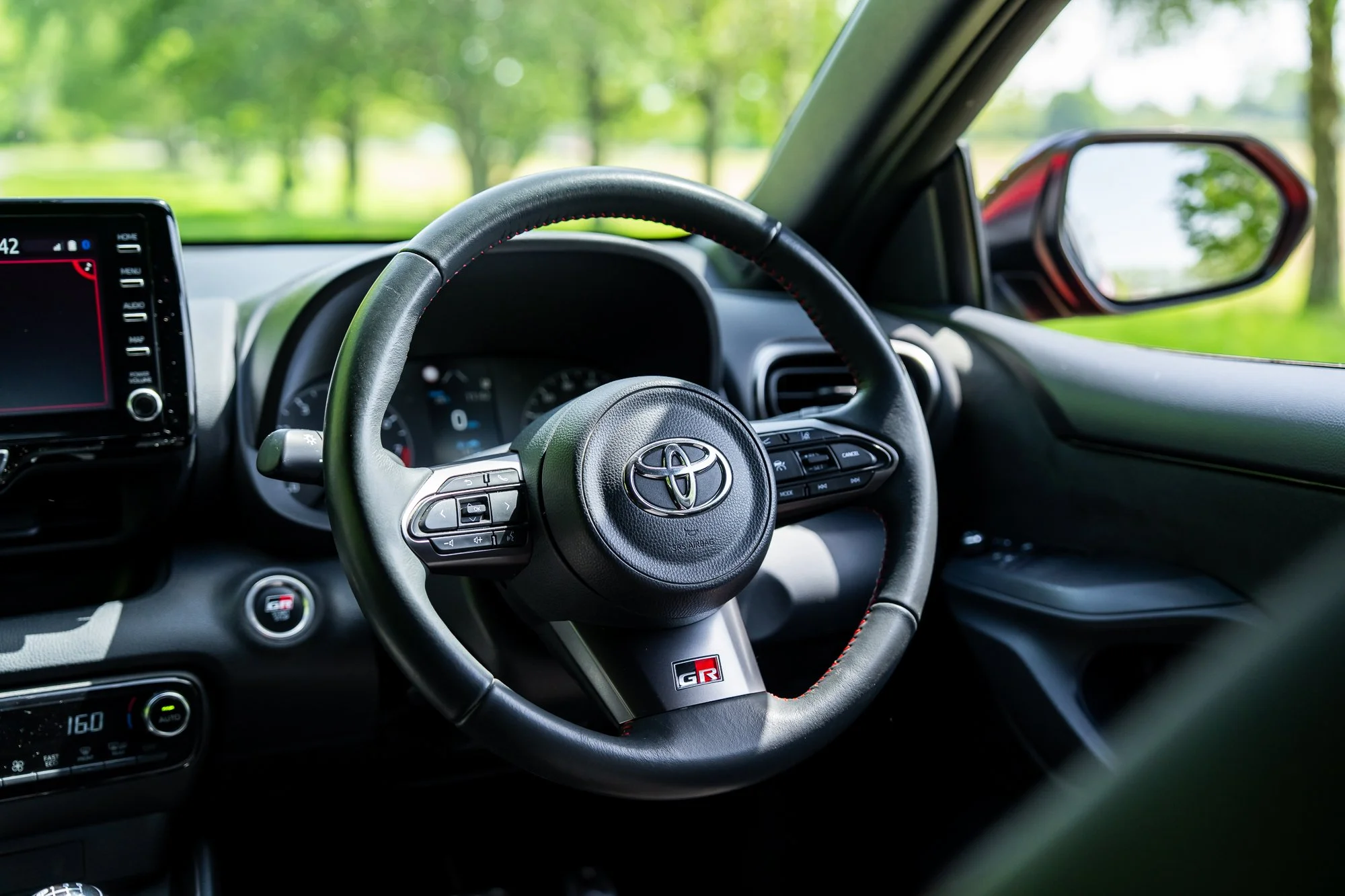 Toyota_Yaris_GR_Four_interior-22.jpg