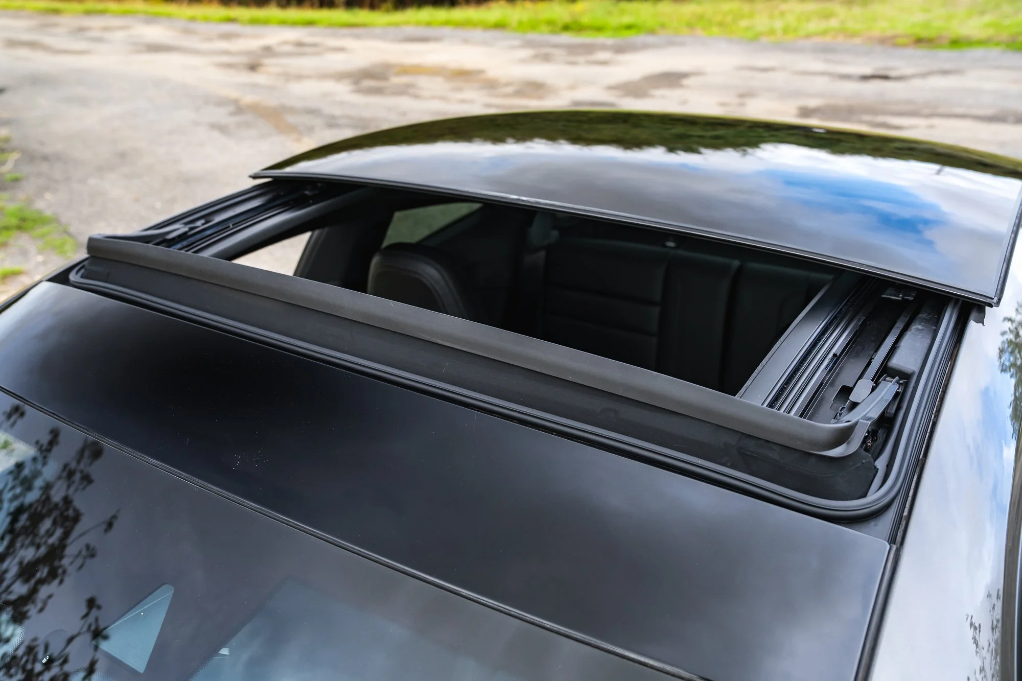 Porsche_911_Carrera_4_interior-18.jpg