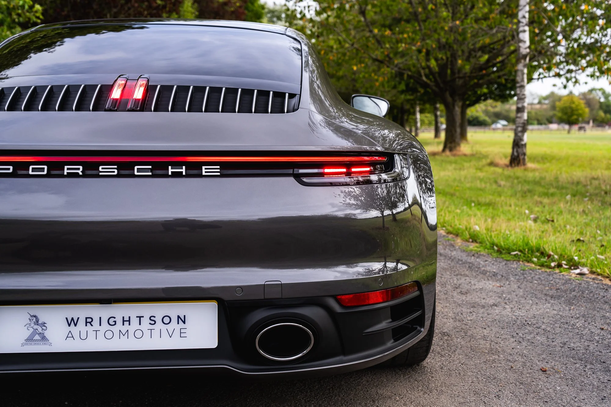 Porsche_911_Carrera_4_exterior-23.jpg