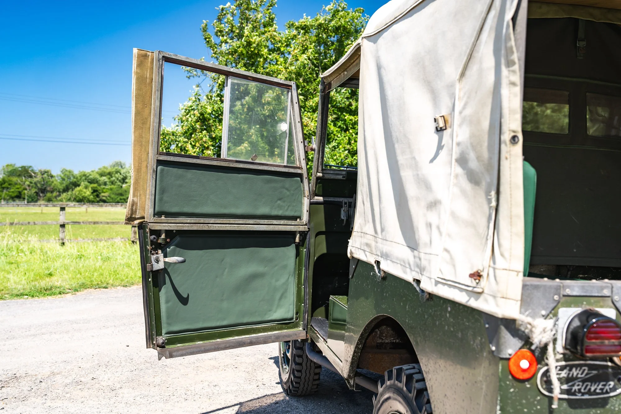 LandRover_Series1_interior-17.jpg