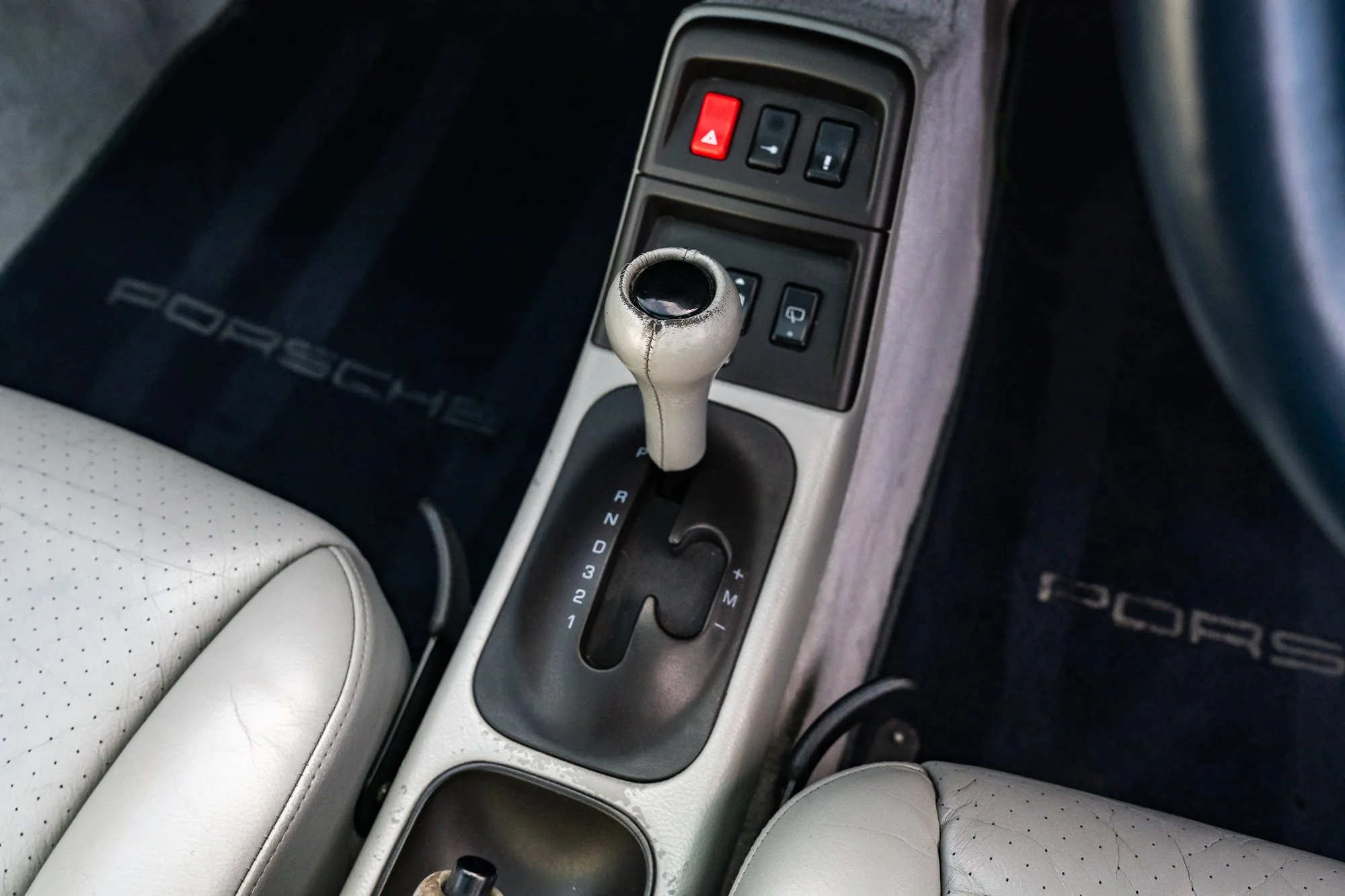 Porsche_993_Targa_interior-17.jpg