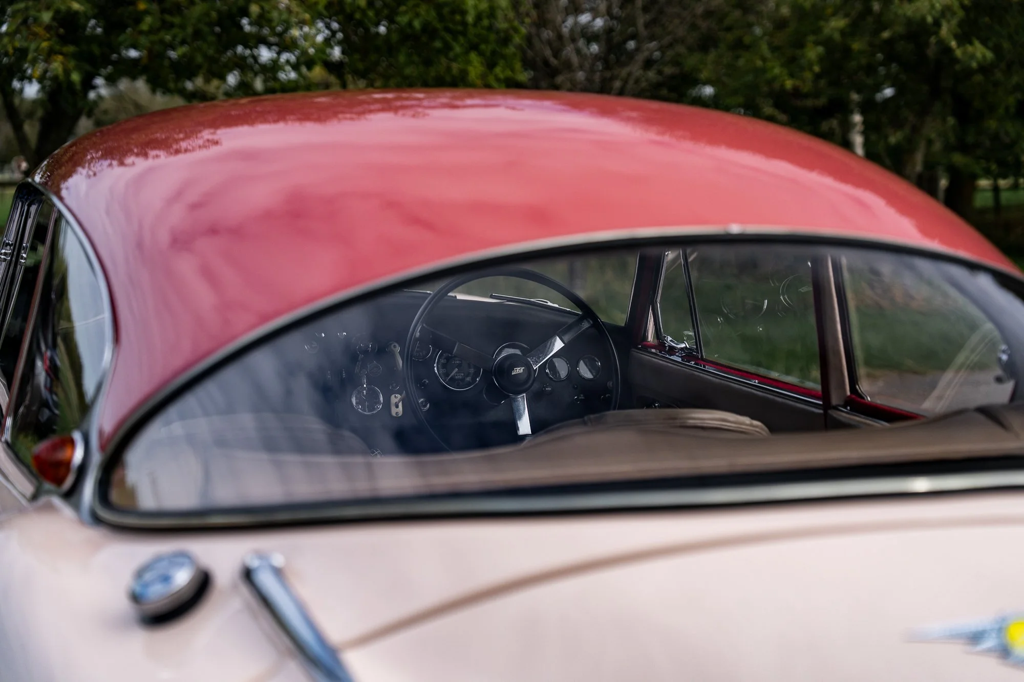 Jensen_541R_interior-28.jpg