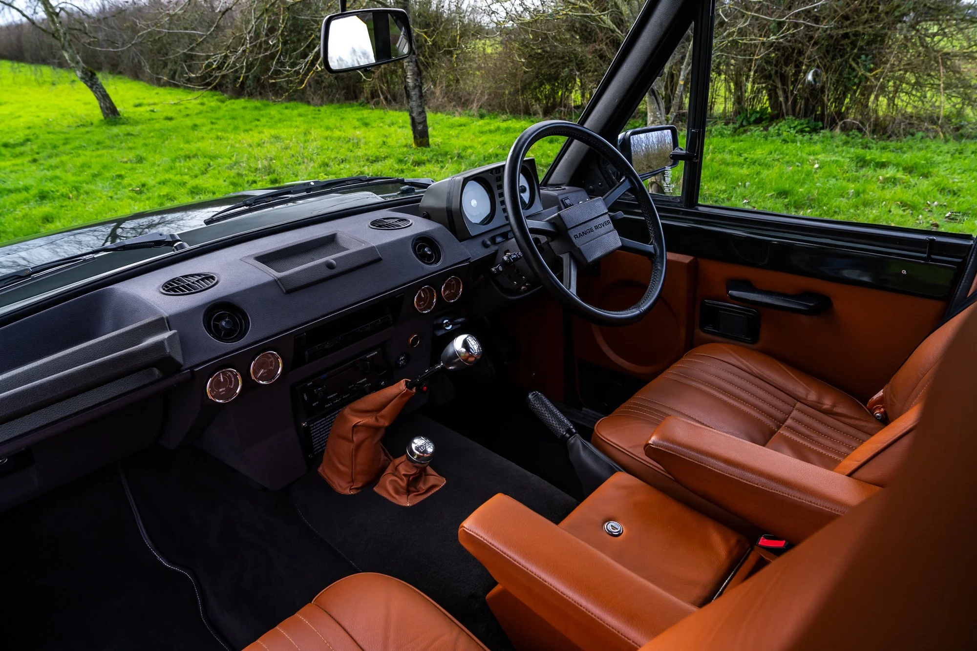 Range Rover V8_interior-14.jpg