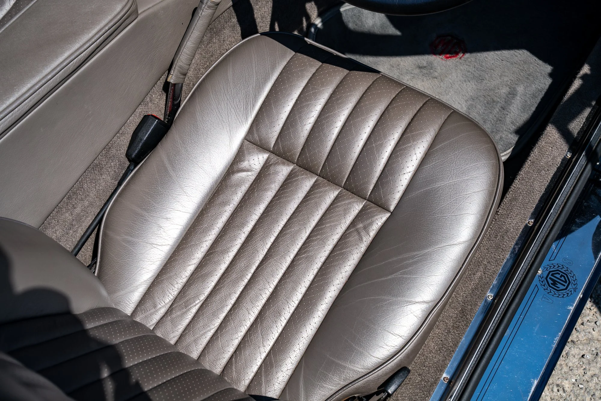 MG_Roadster_interior-5.jpg