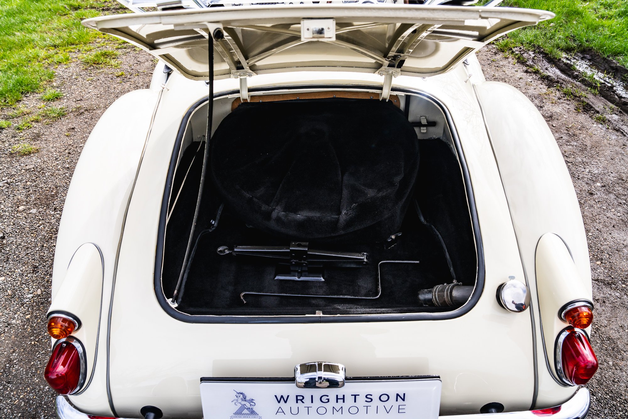 MGA_interior-20.jpg