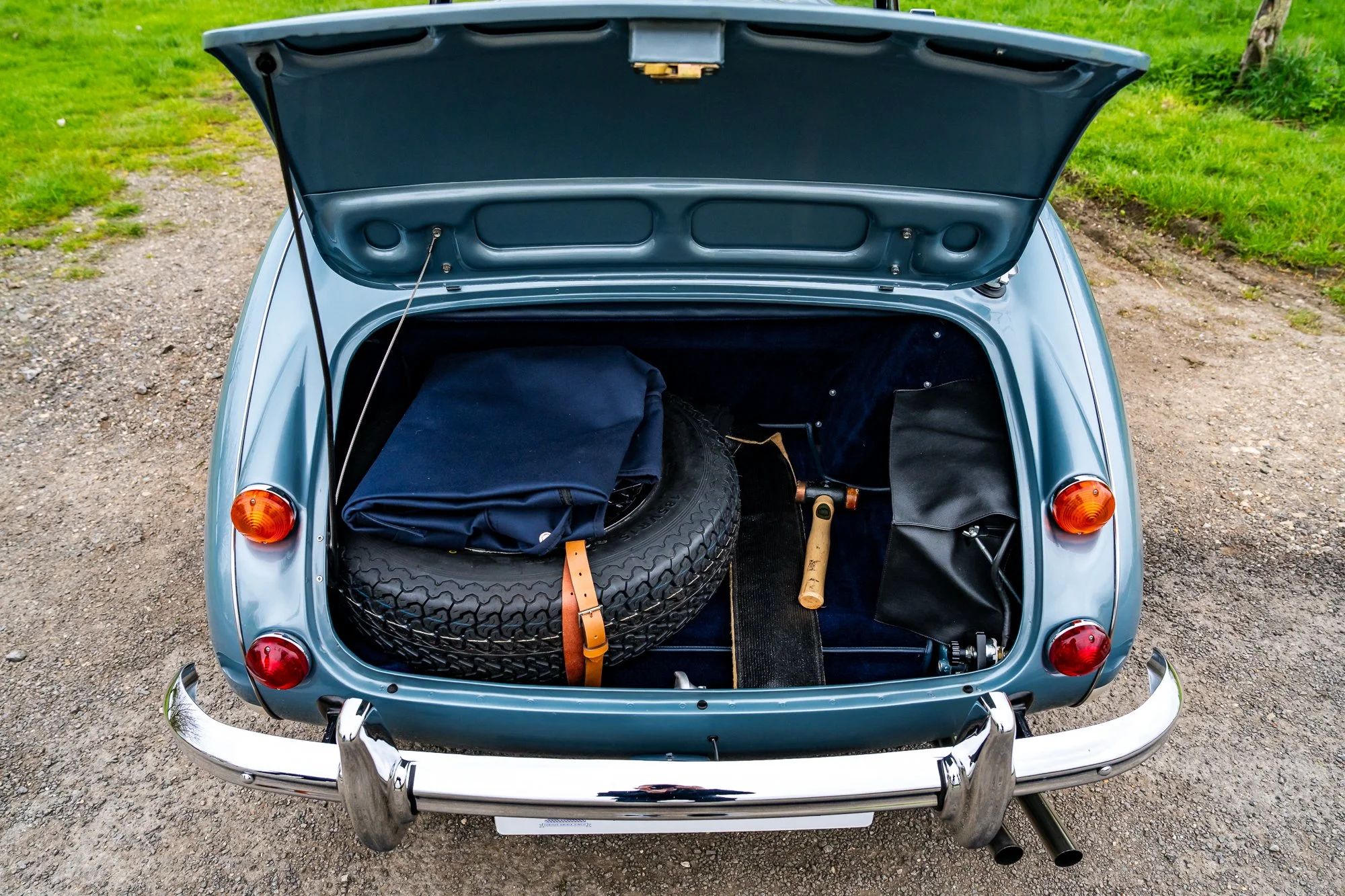 Austin Healey 3000_interior-25.jpg