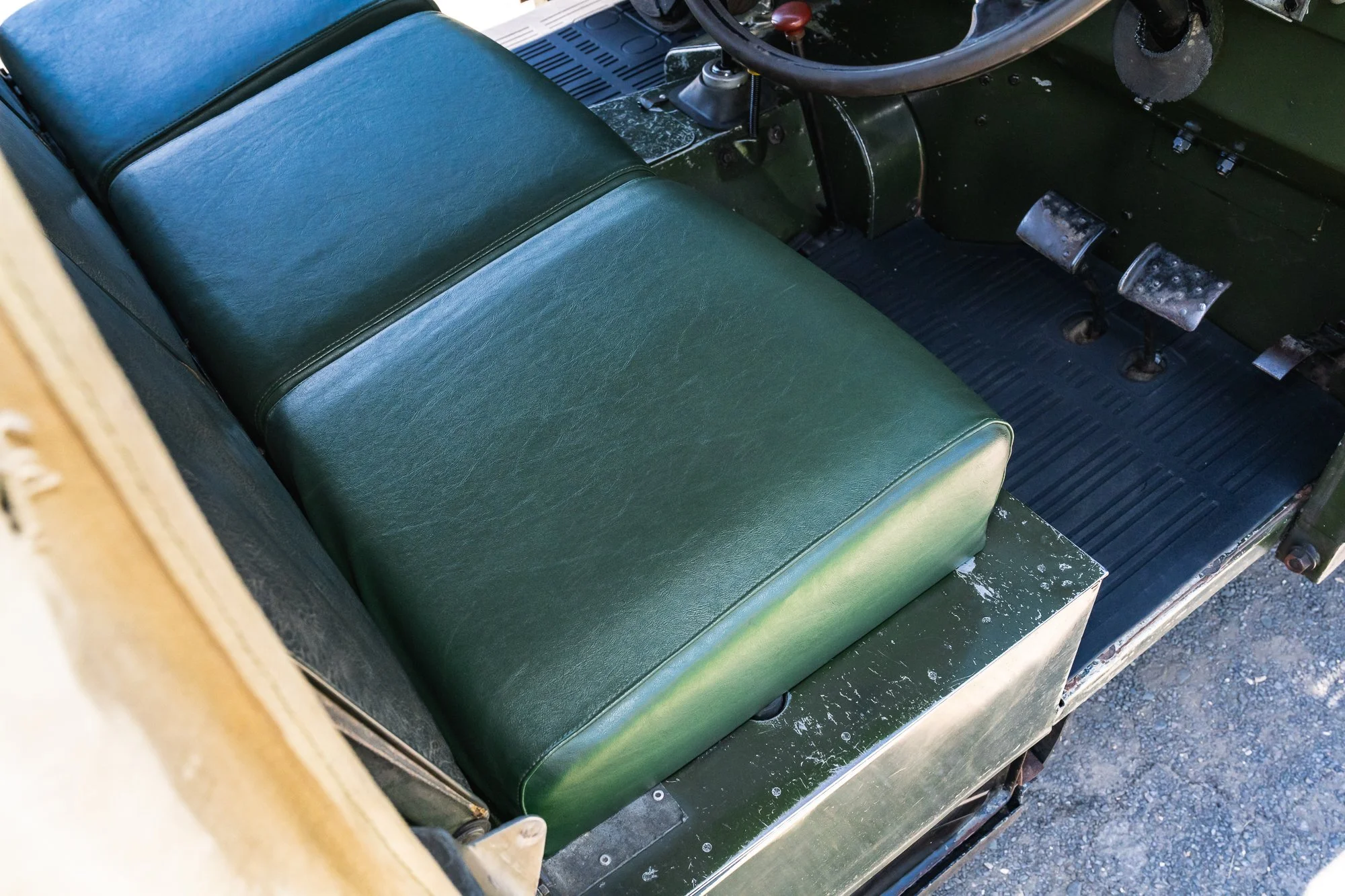 LandRover_Series1_interior-7.jpg