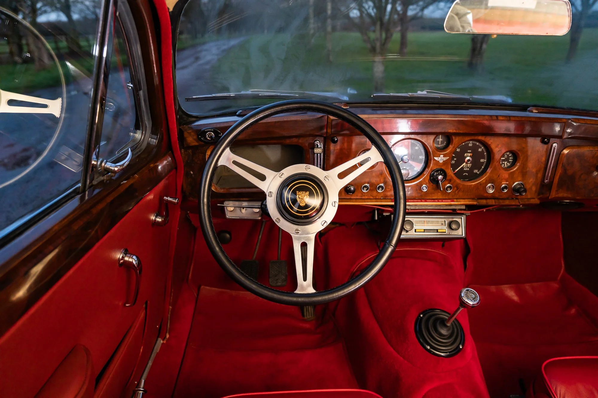 Jaguar_Mk2_4.3_interior-9.jpg
