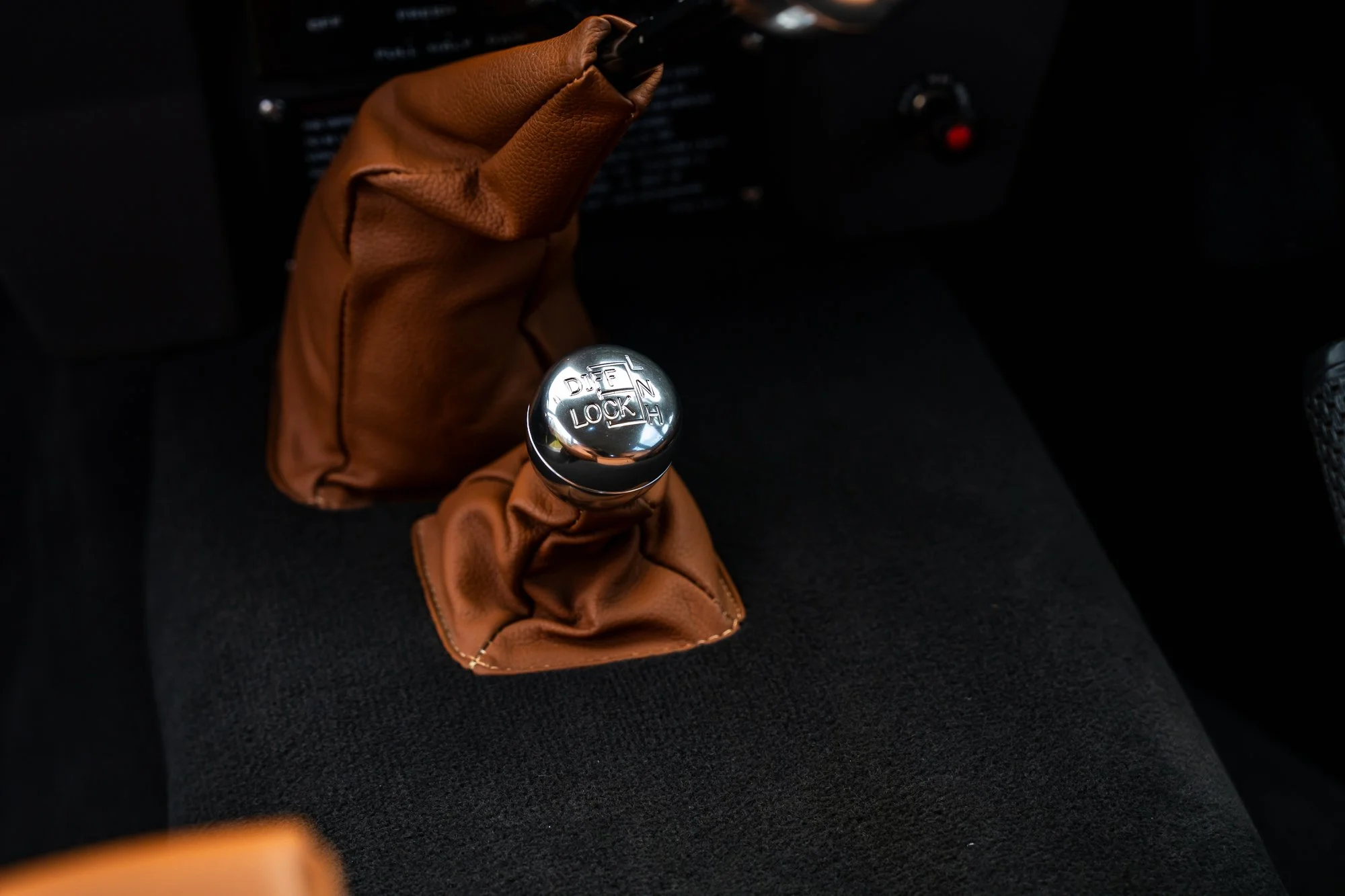 Range Rover V8_interior-17.jpg