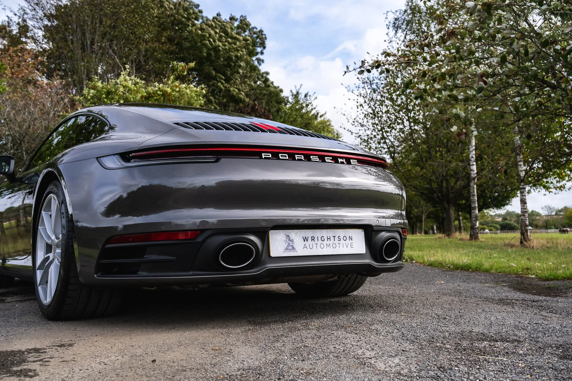 Porsche_911_Carrera_4_exterior-26.jpg