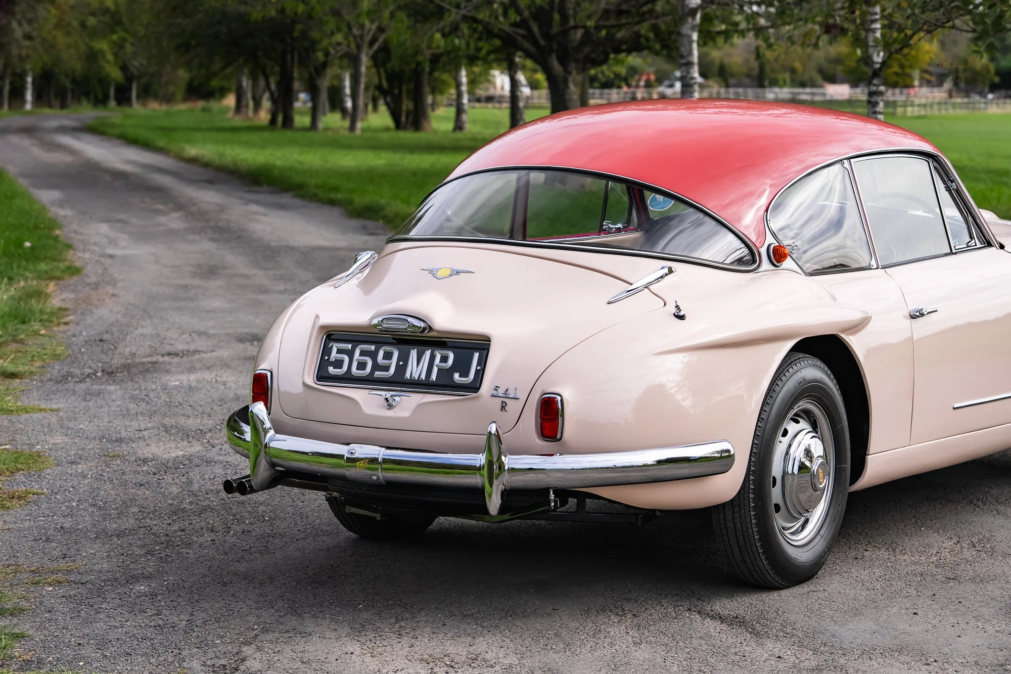 Jensen_541R_exterior-37.jpg