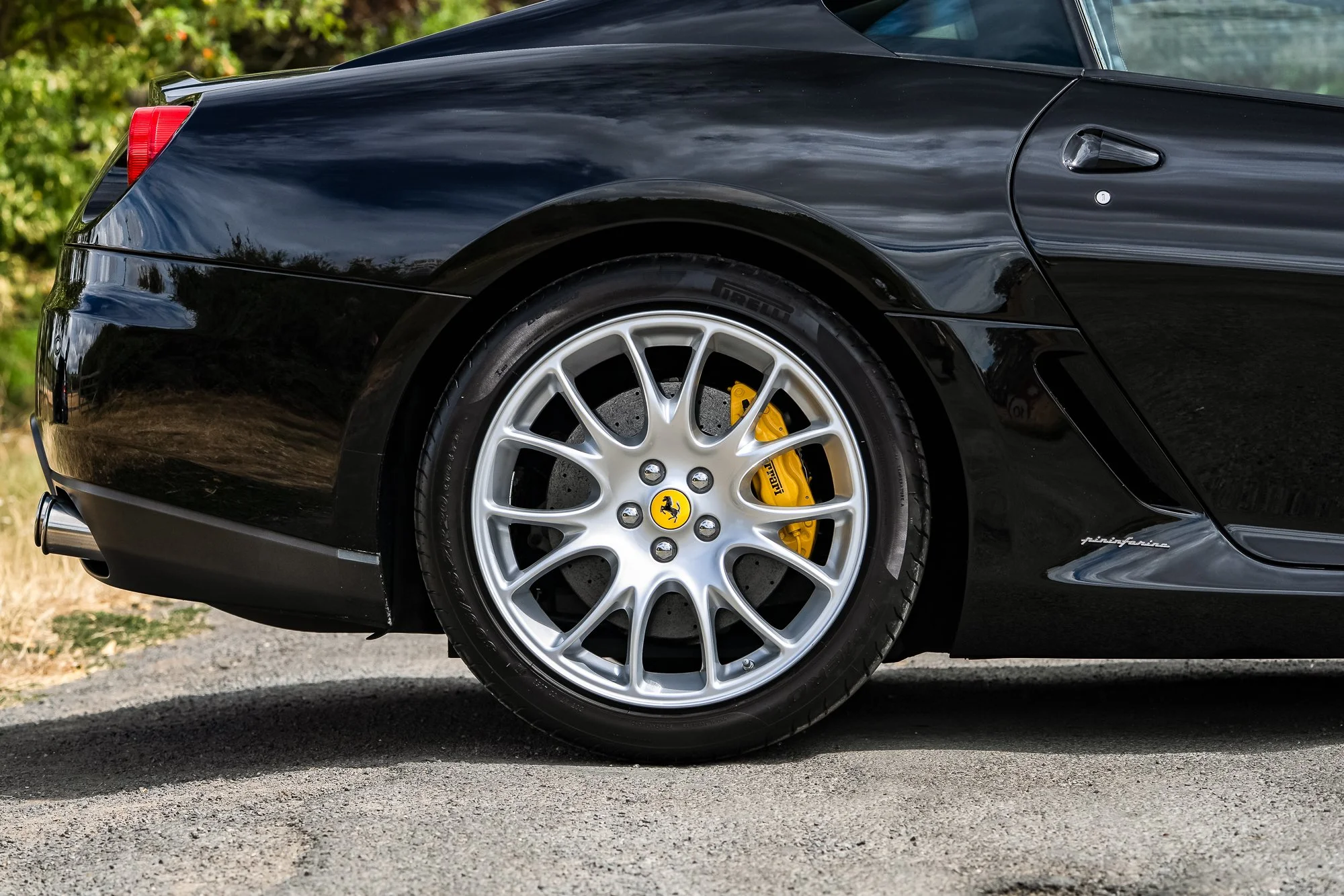 Ferrari_599_GTB_exterior1-3.jpg