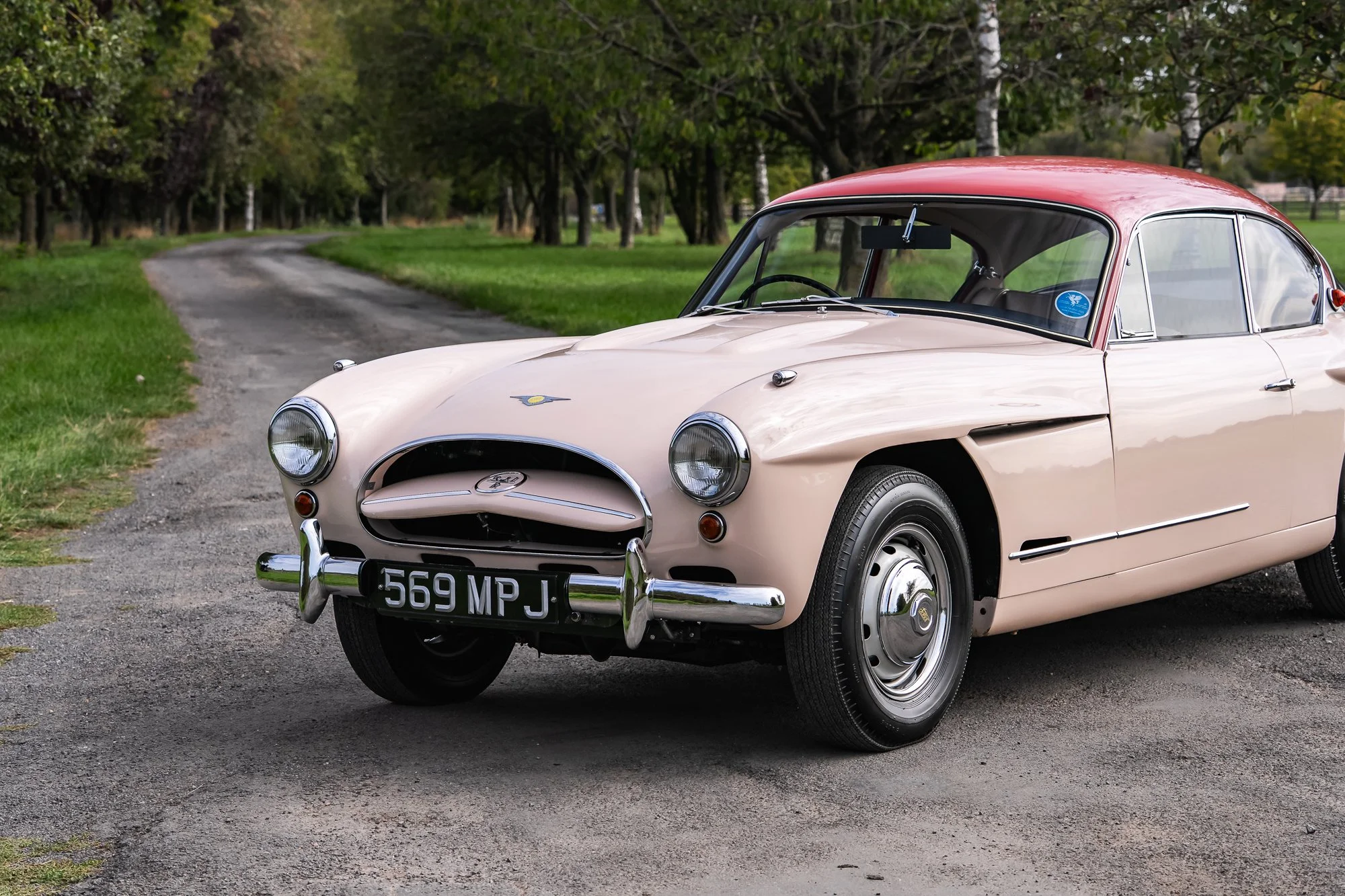 Jensen_541R_exterior-34.jpg