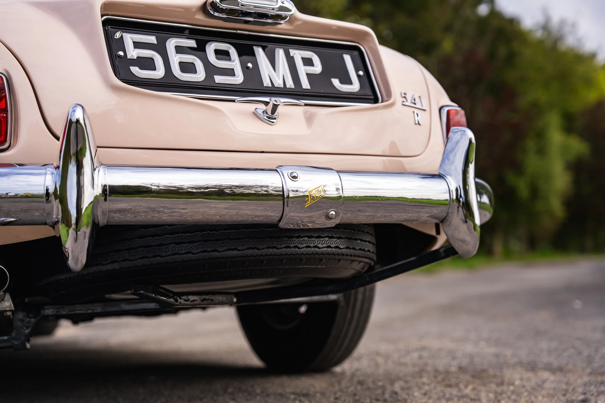 Jensen_541R_exterior-22.jpg