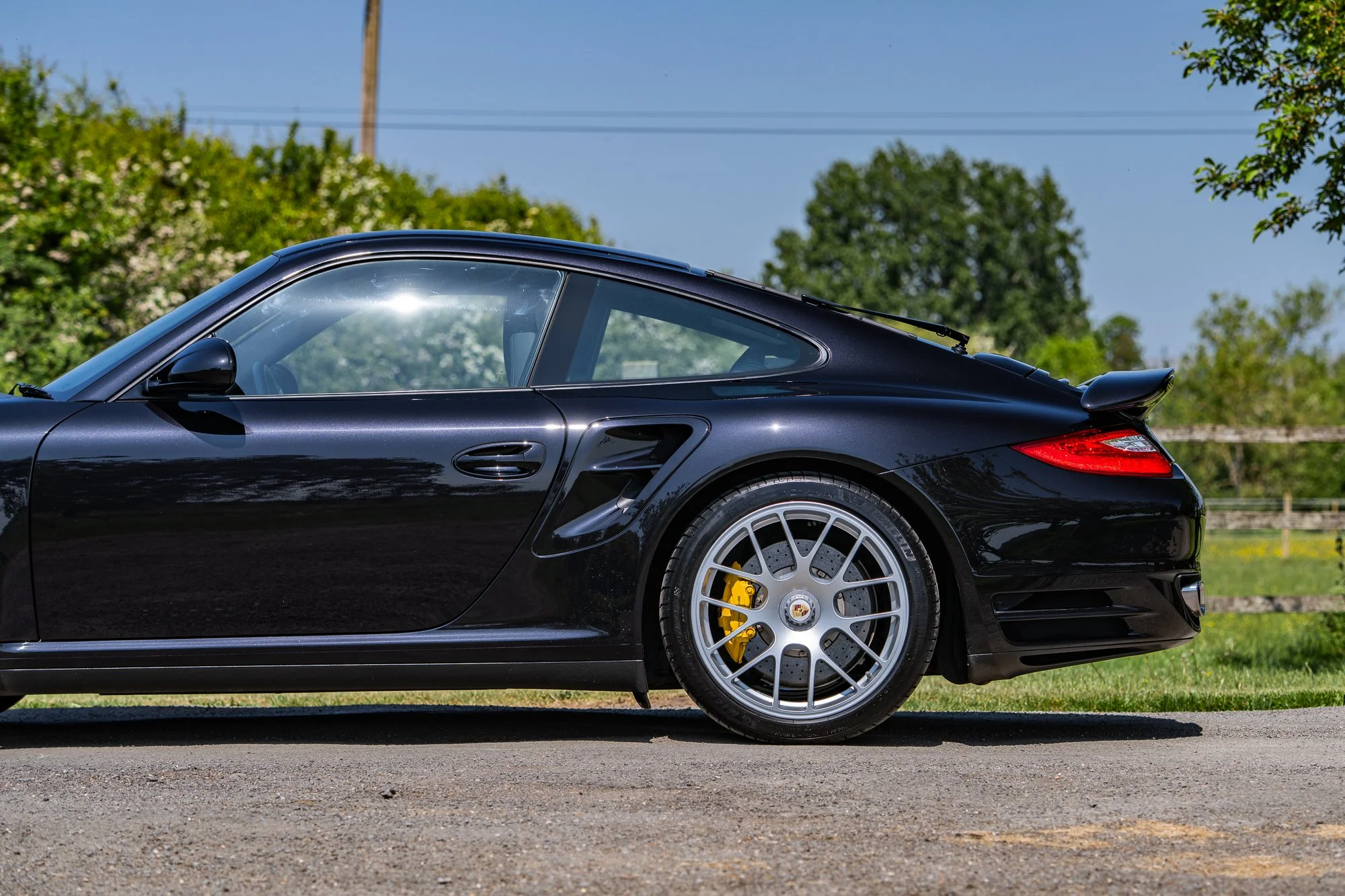 Porsche_911_Turbo S_exterior-10.jpg