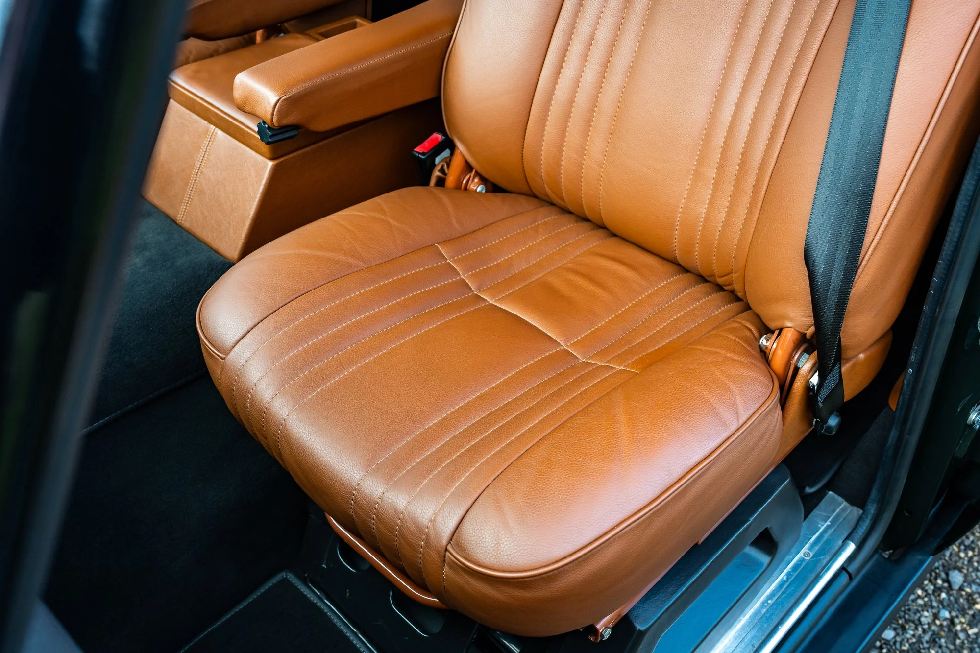 Range Rover V8_interior-21.jpg