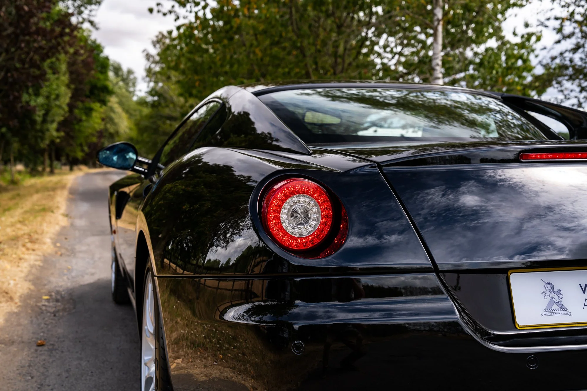 Ferrari_599_GTB_exterior-8.jpg