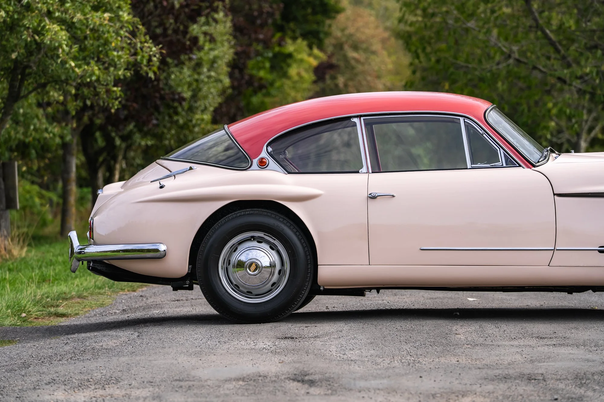 Jensen_541R_exterior-31.jpg