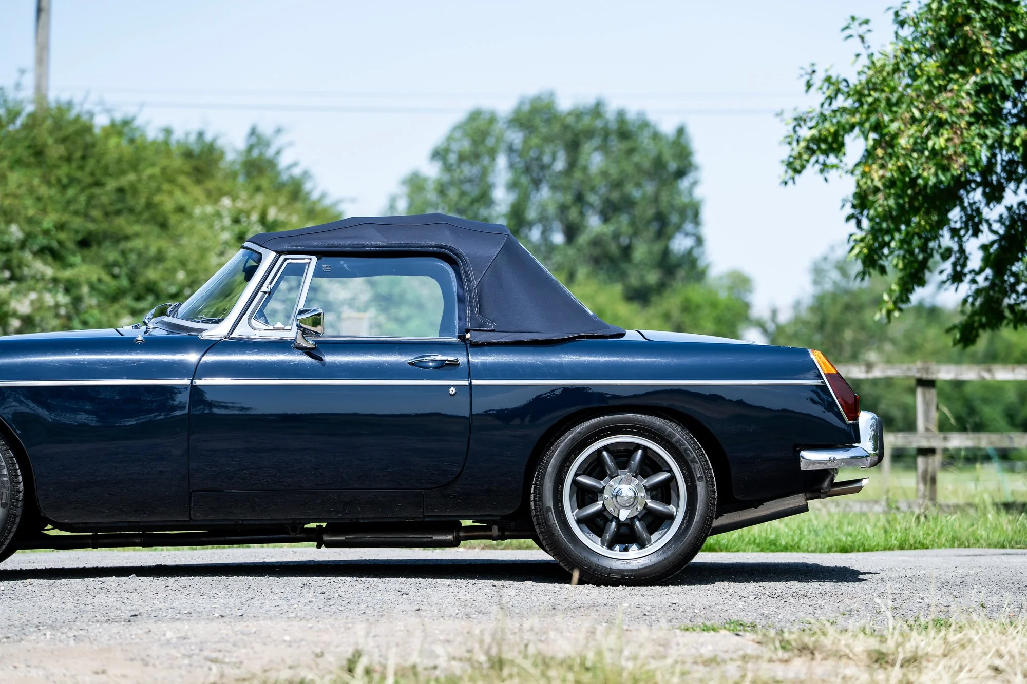 MG_Roadster_exterior-20.jpg