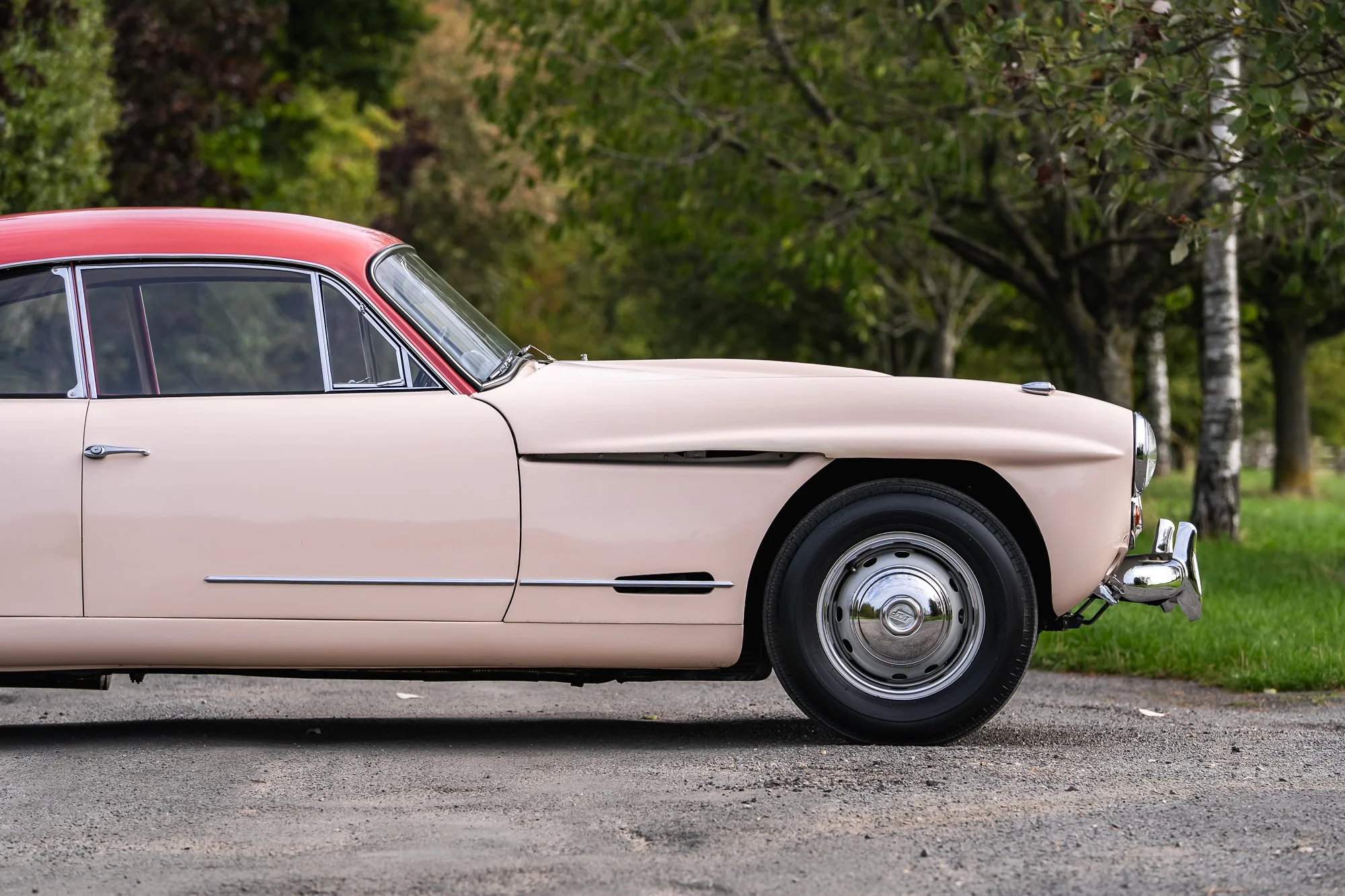 Jensen_541R_exterior-32.jpg