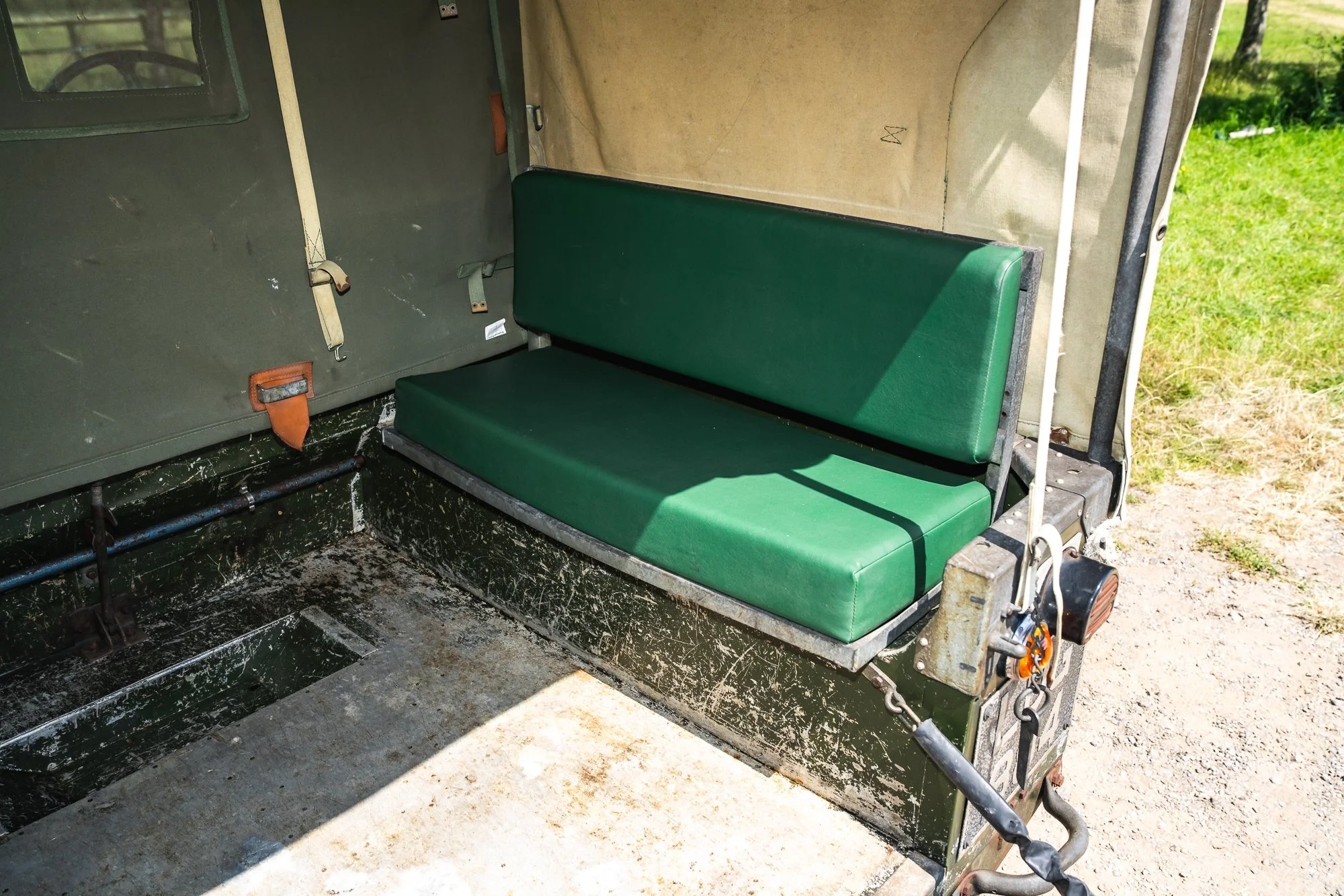 LandRover_Series1_interior-21.jpg
