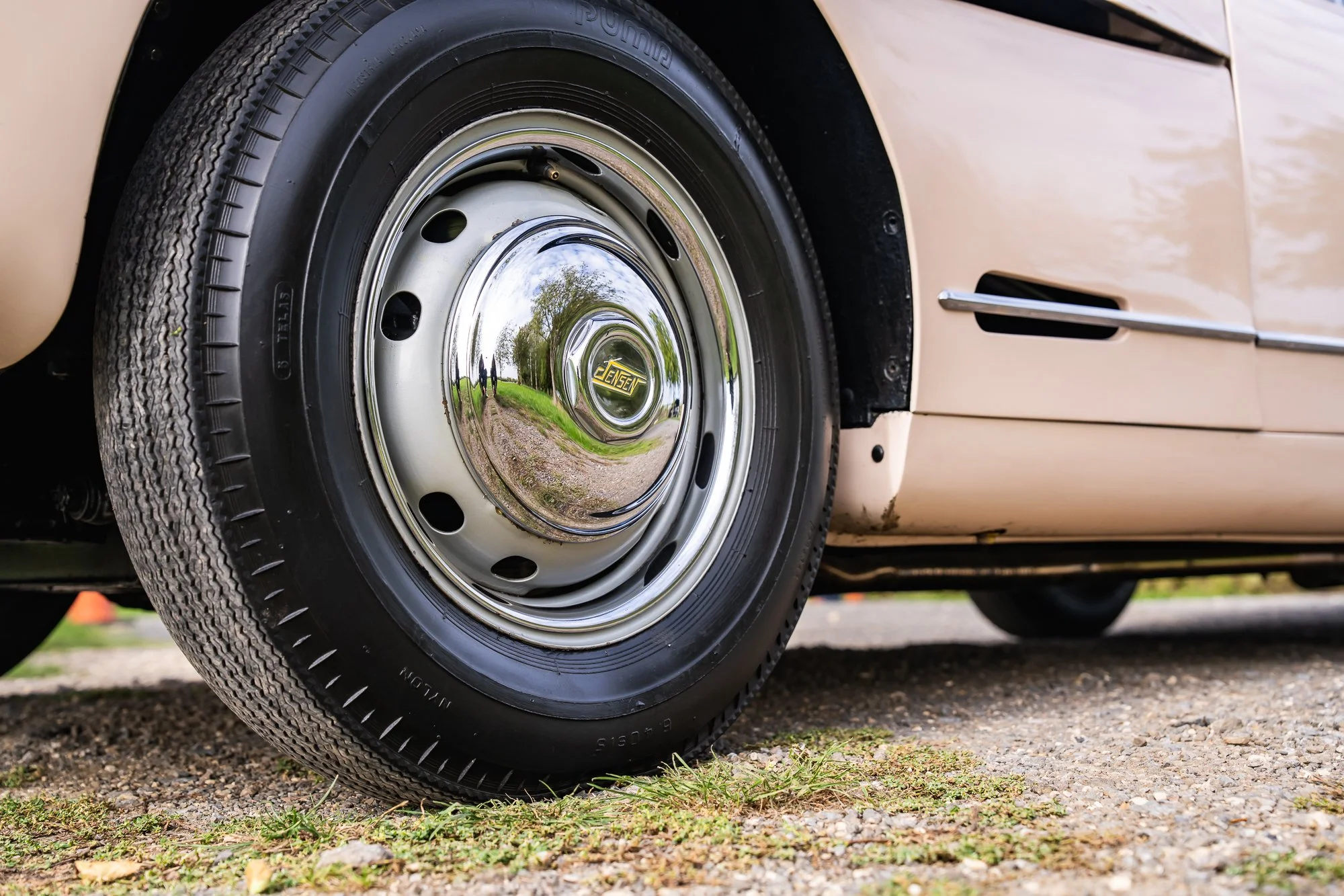 Jensen_541R_exterior1-2.jpg