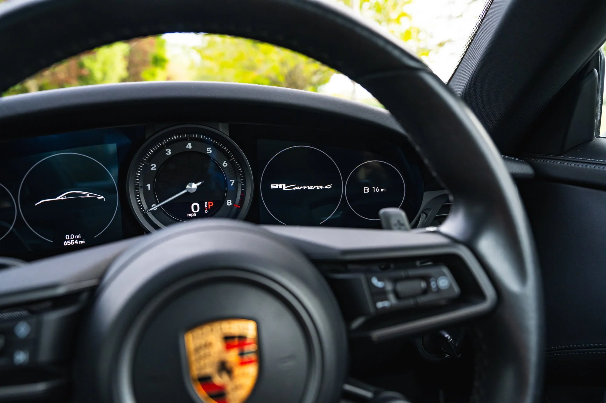 Porsche_911_Carrera_4_interior-34.jpg