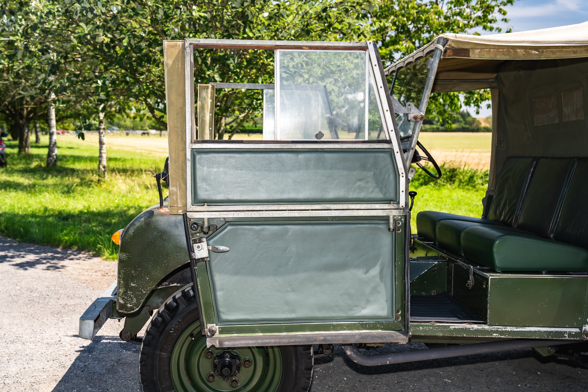 LandRover_Series1_interior-3.jpg