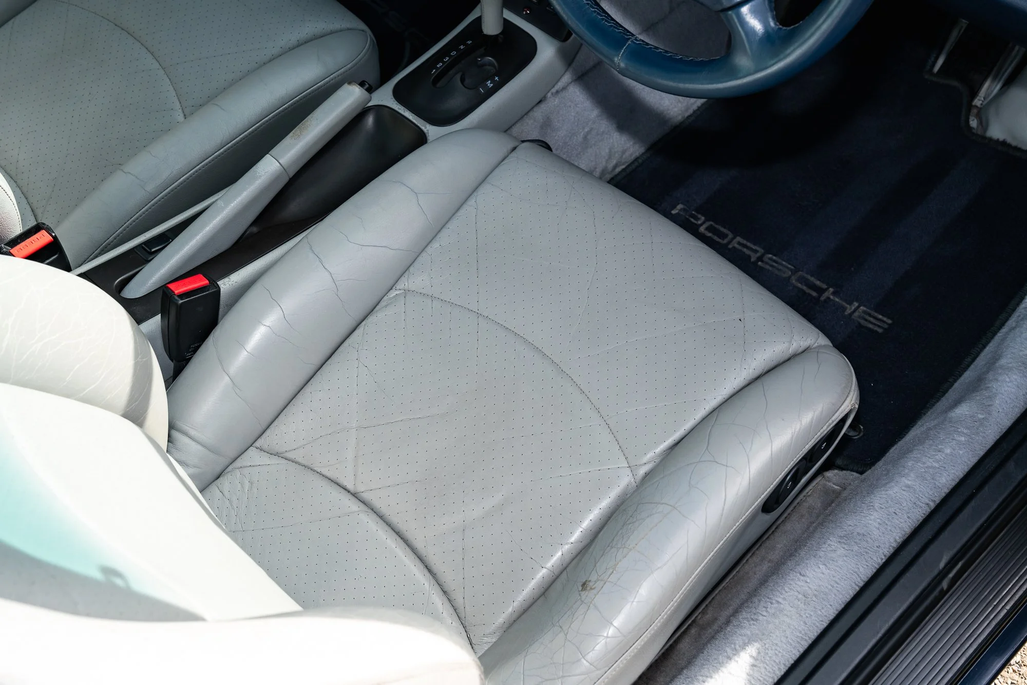 Porsche_993_Targa_interior-10.jpg