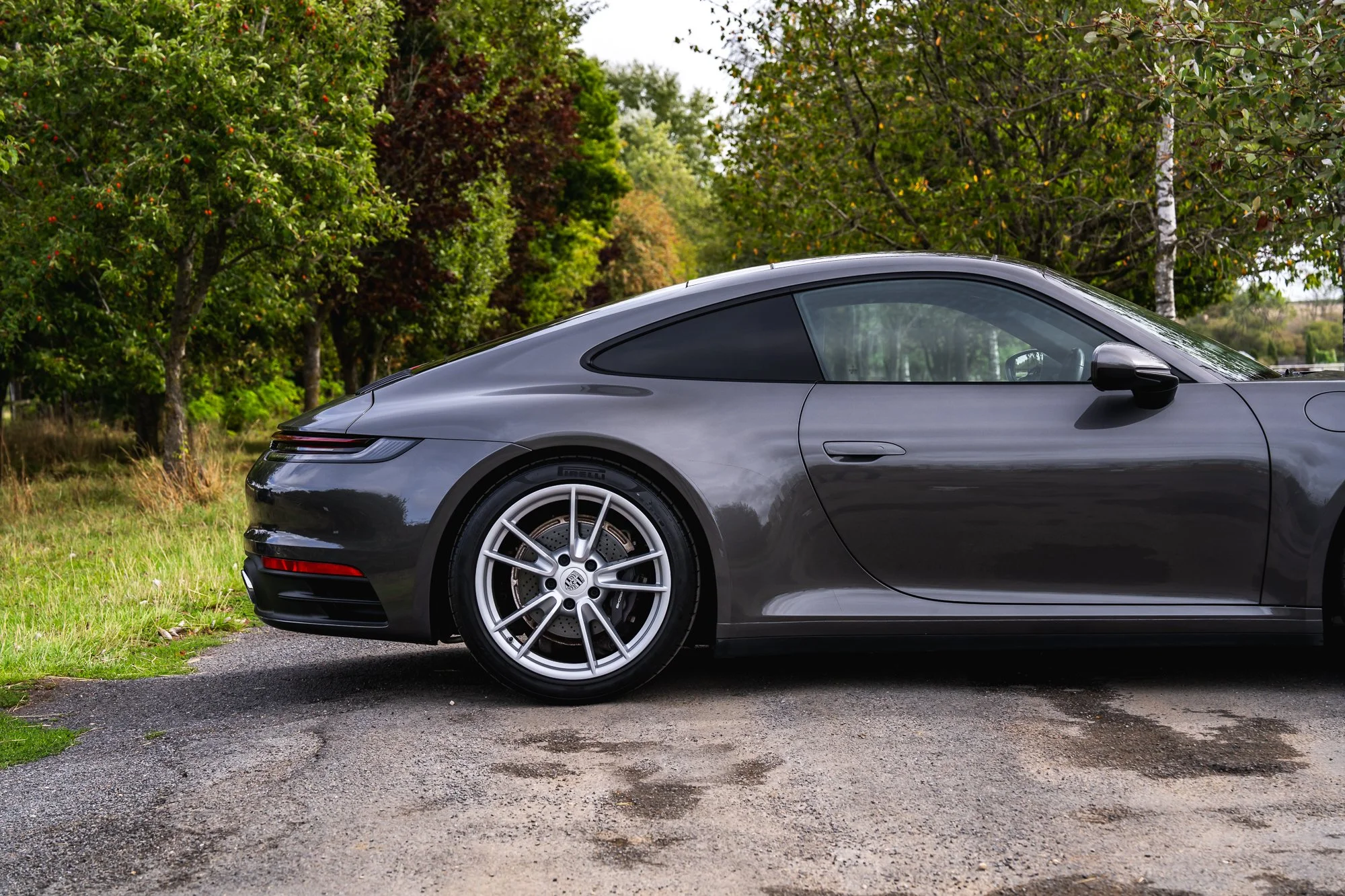 Porsche_911_Carrera_4_exterior-14.jpg