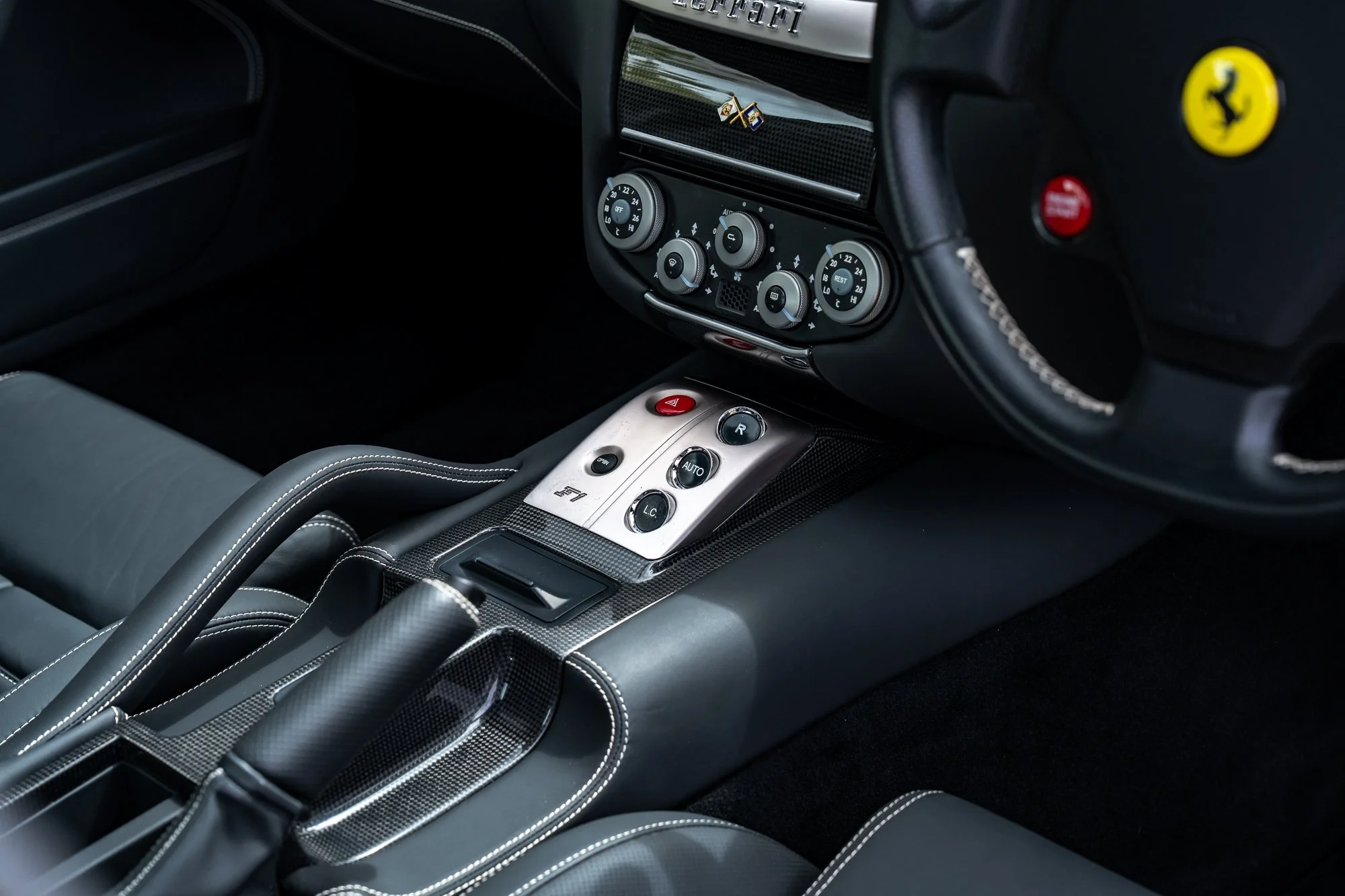 Ferrari_599_GTB_interior-10.jpg