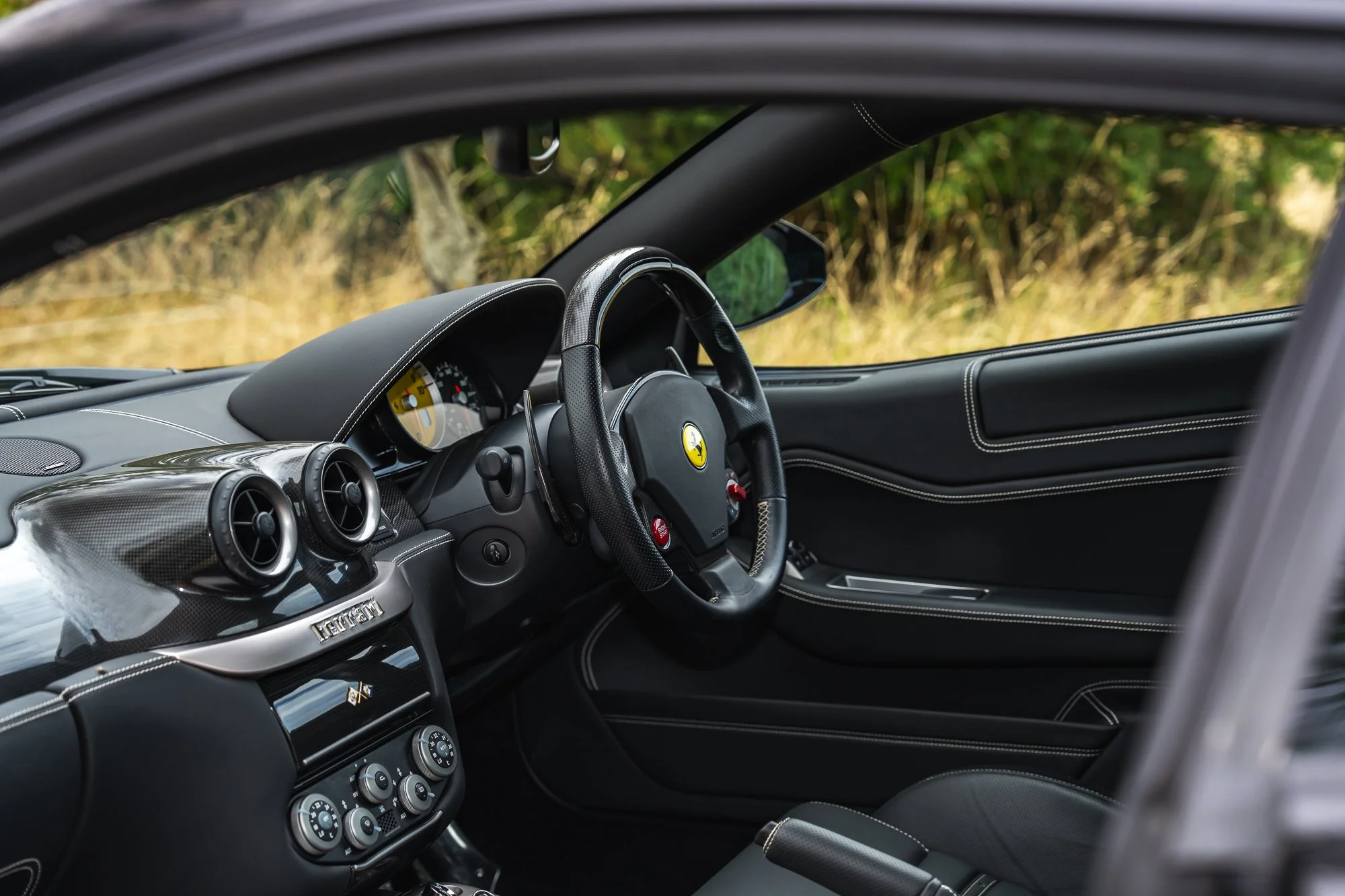 Ferrari_599_GTB_interior-17.jpg