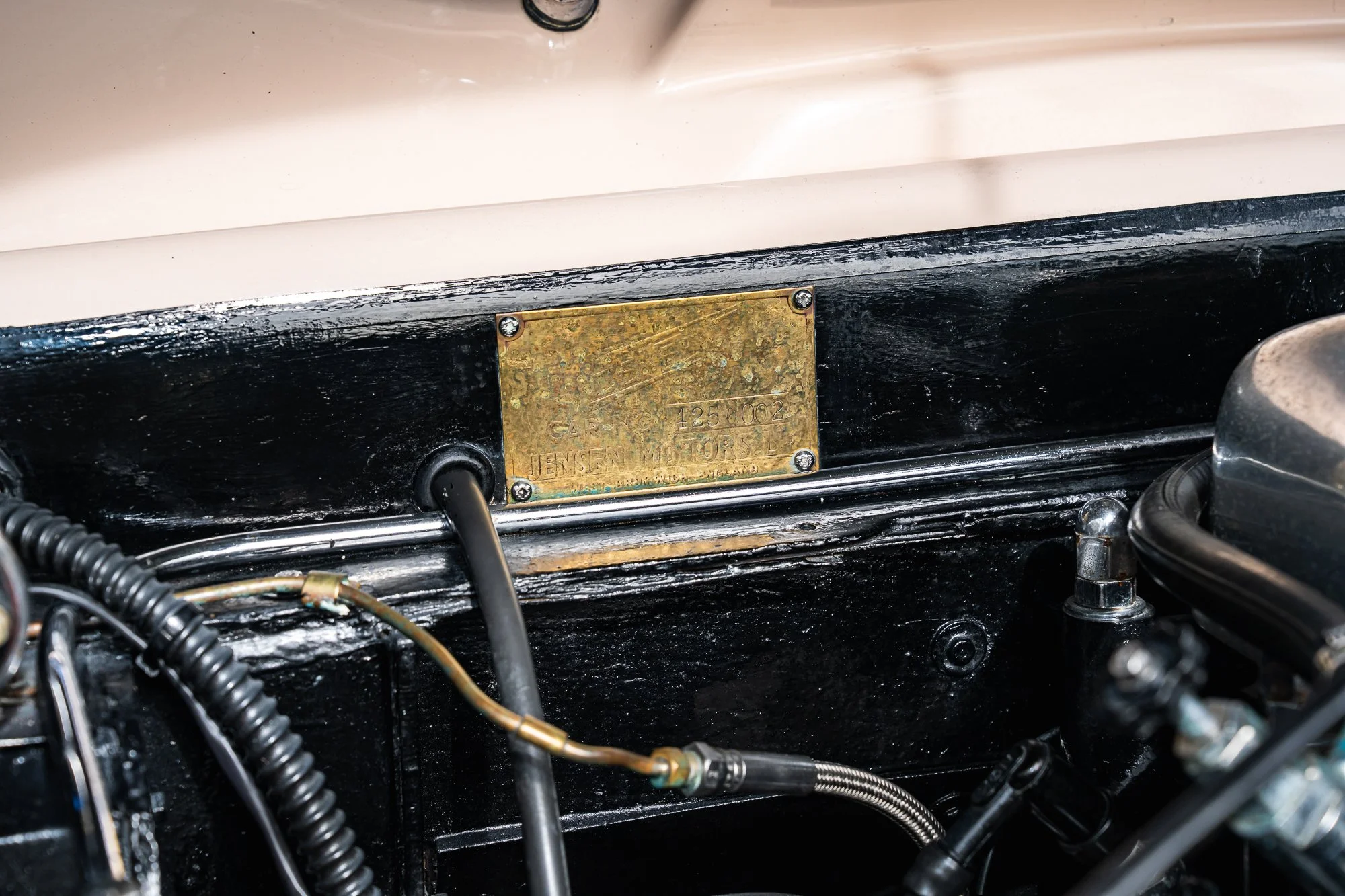 Jensen_541R_engine-6.jpg