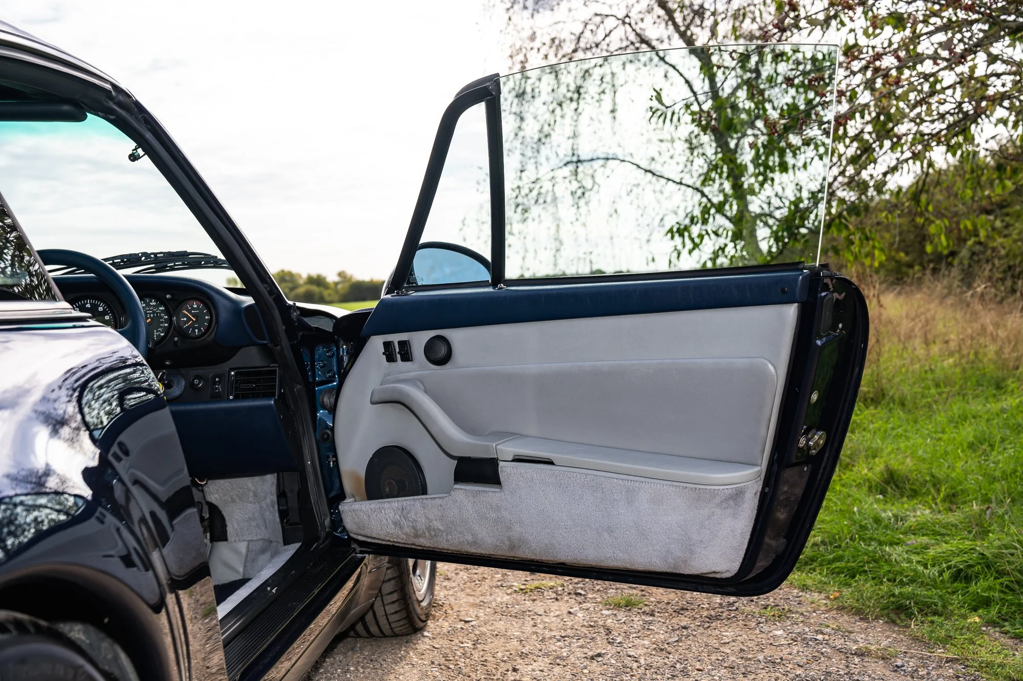 Porsche_993_Targa_interior-1.jpg