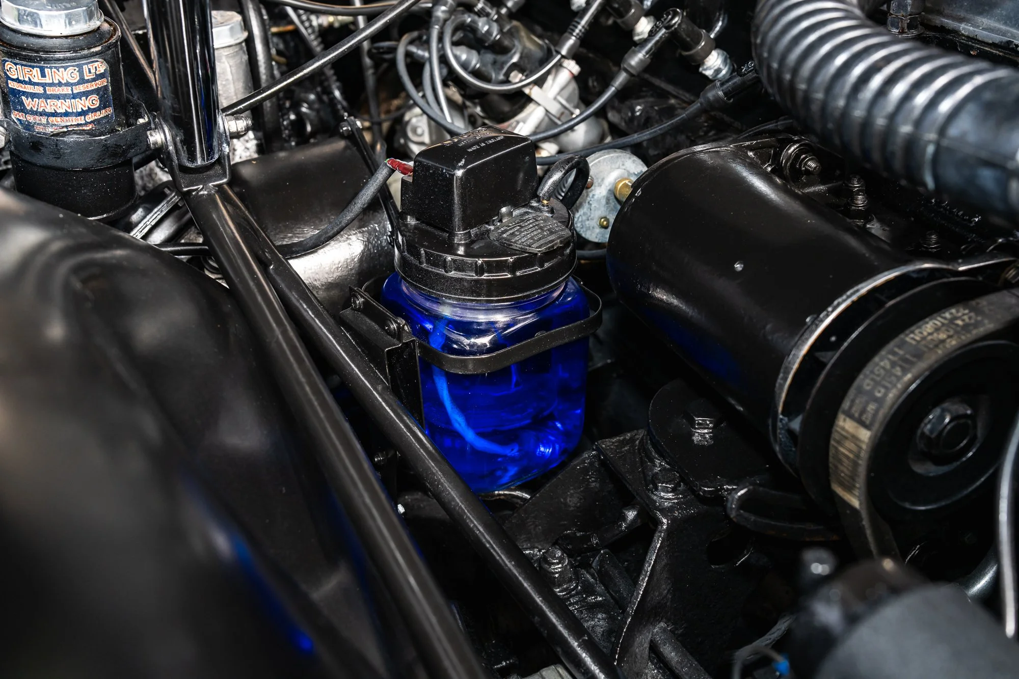 Jensen_541R_engine-7.jpg