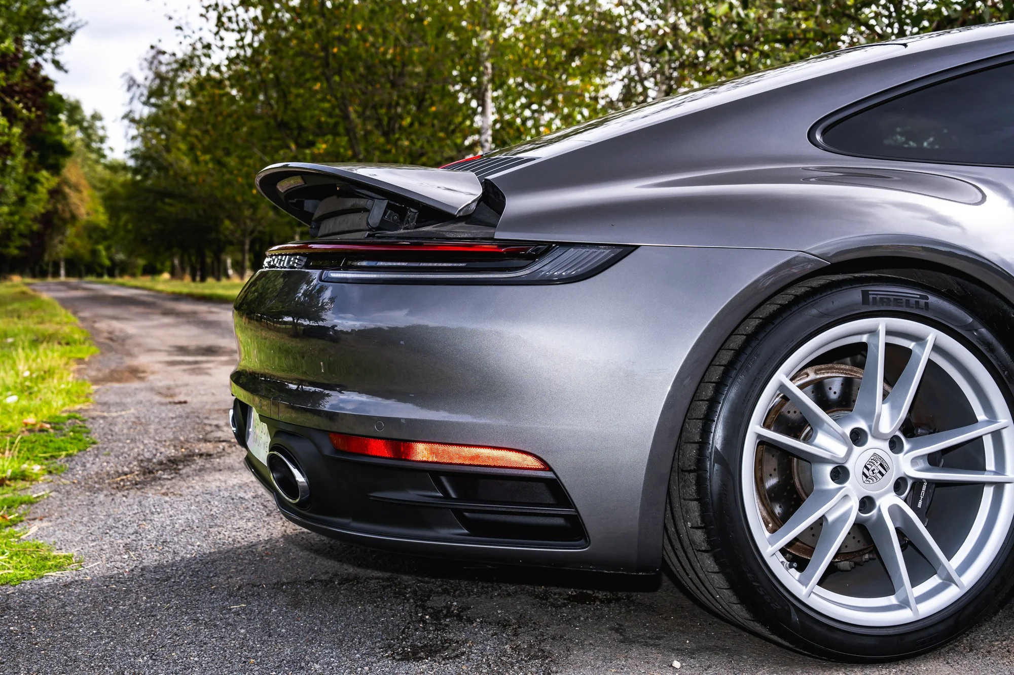 Porsche_911_Carrera_4_exterior-17.jpg