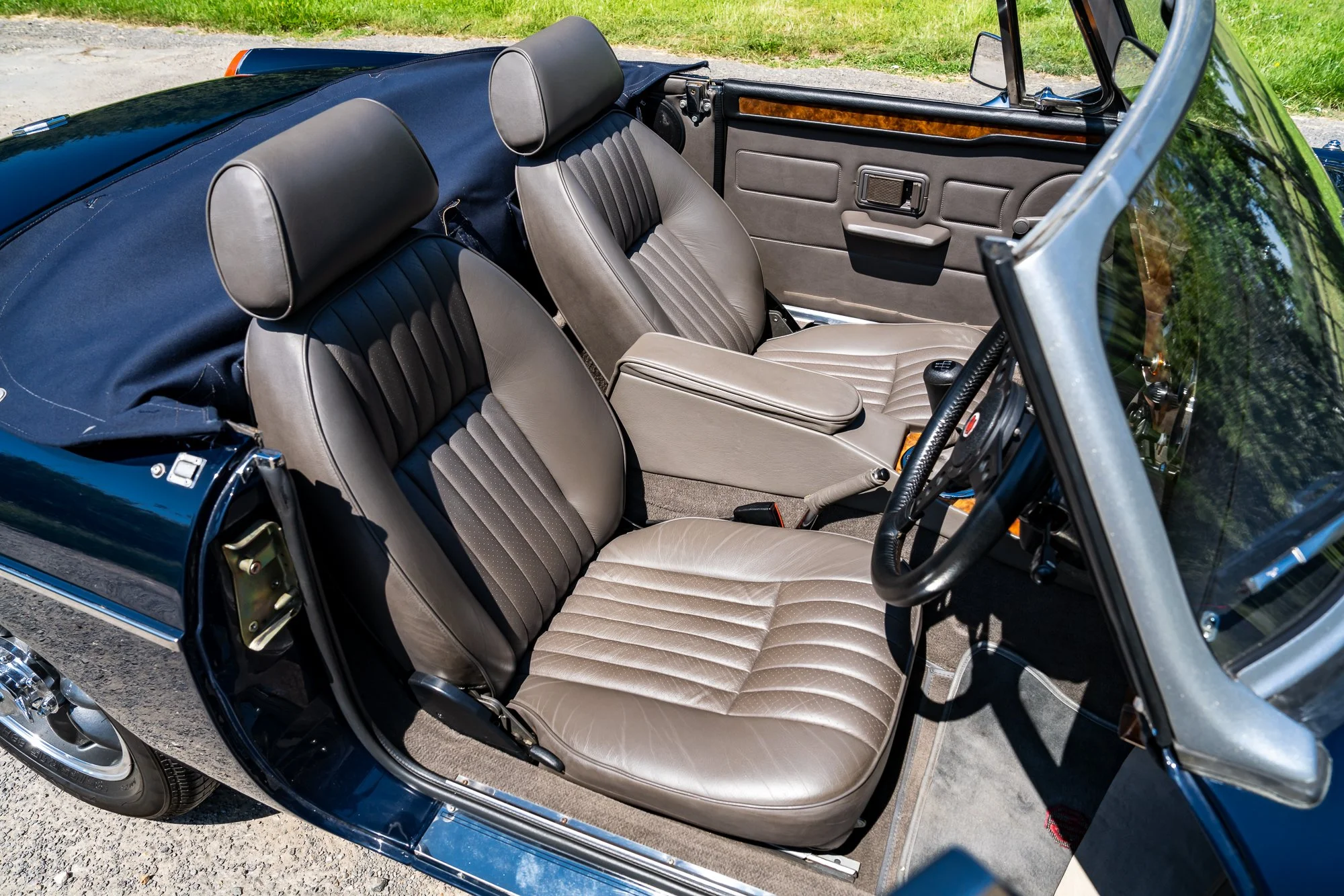 MG_Roadster_interior-4.jpg