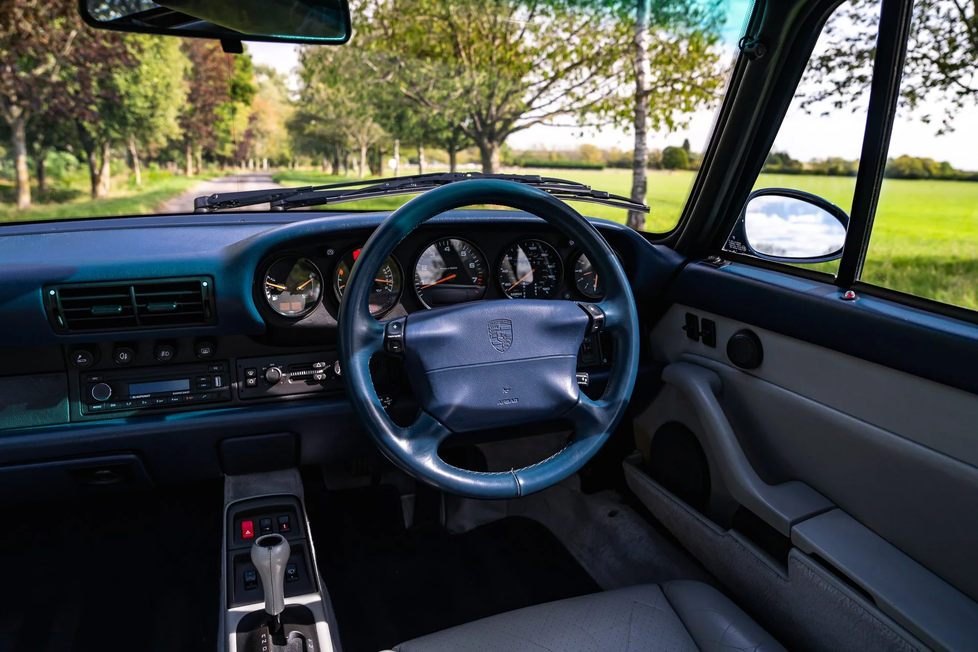 Porsche_993_Targa_interior-36.jpg