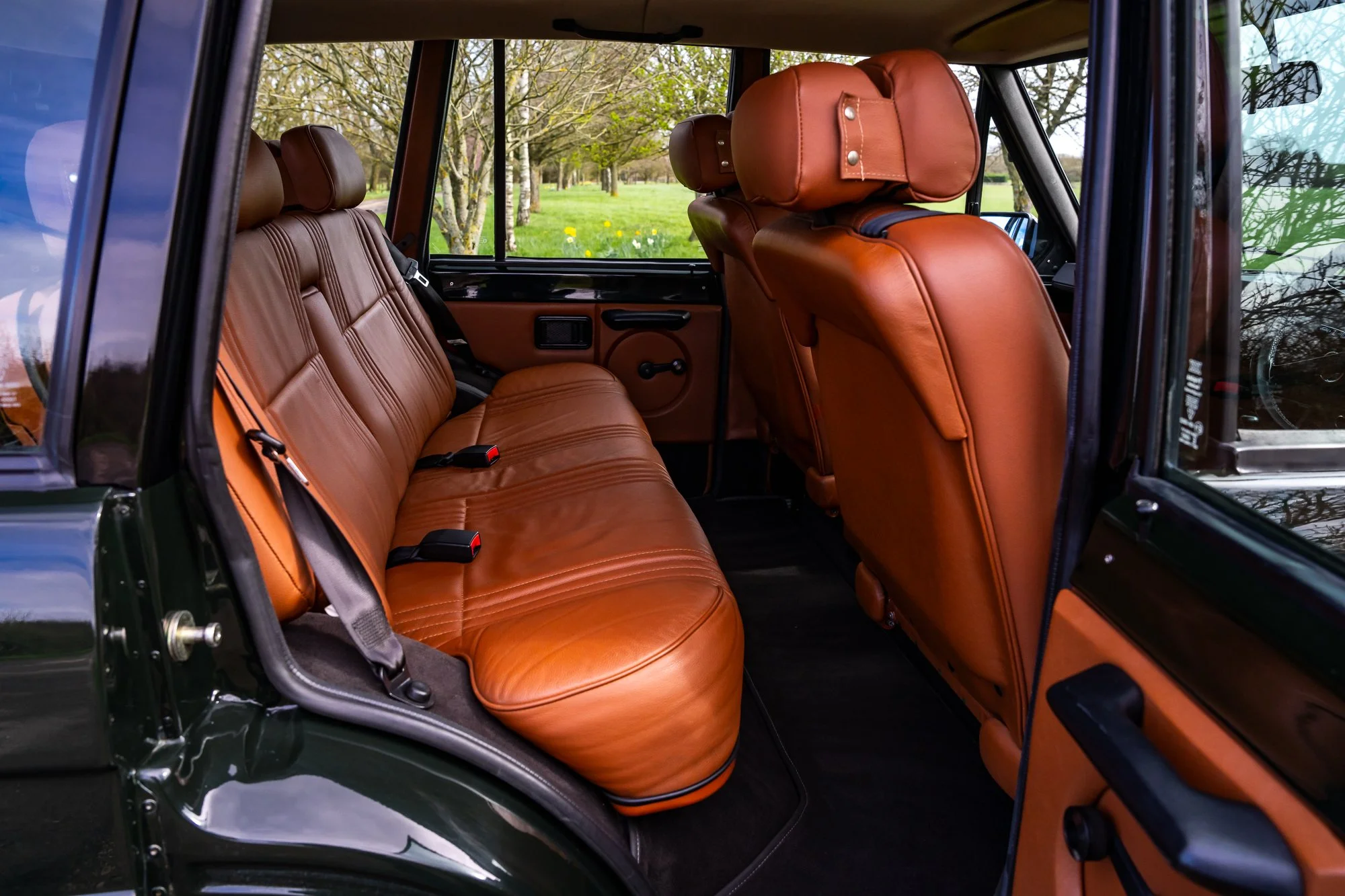 Range Rover V8_interior-10.jpg