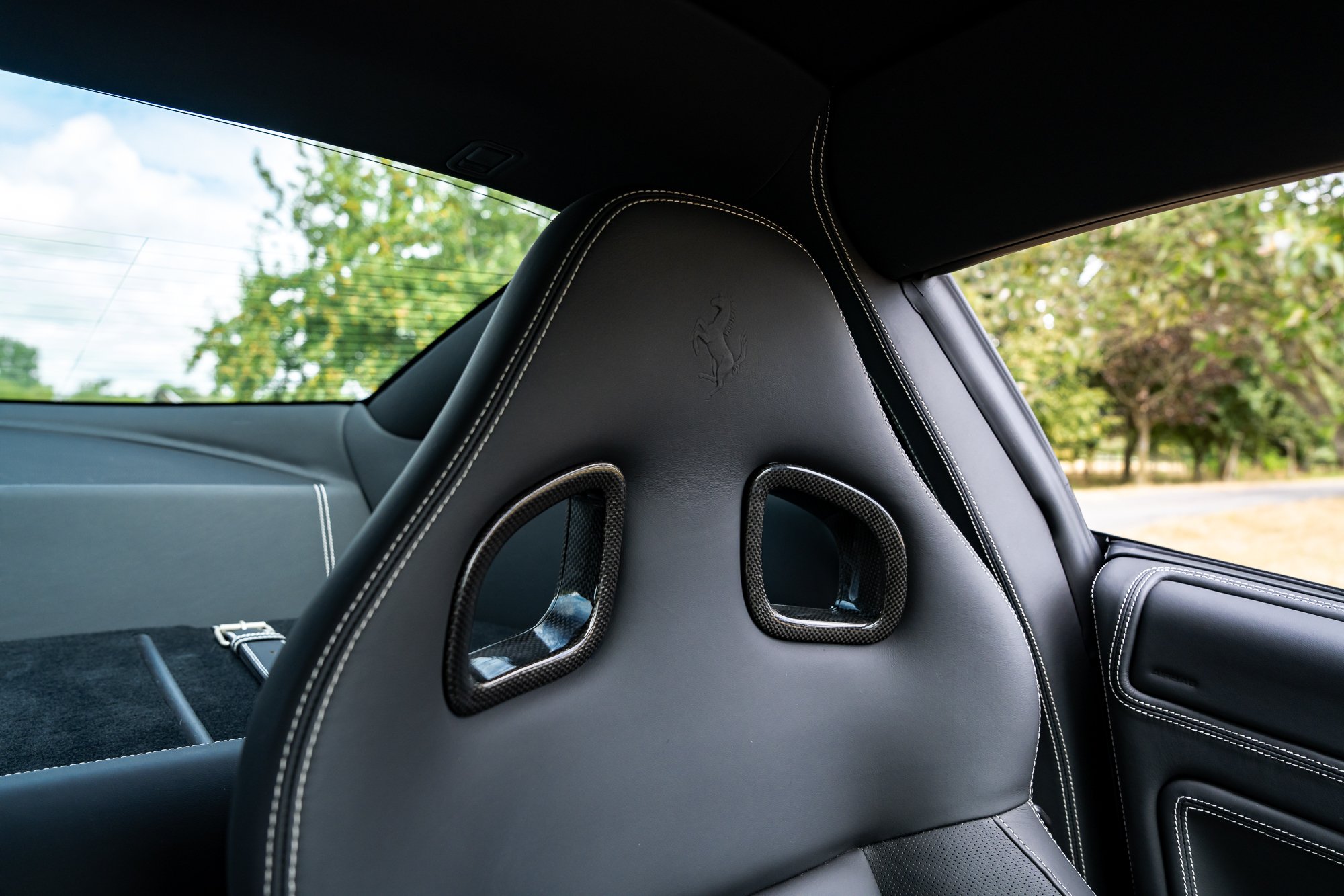 Ferrari_599_GTB_interior-37.jpg